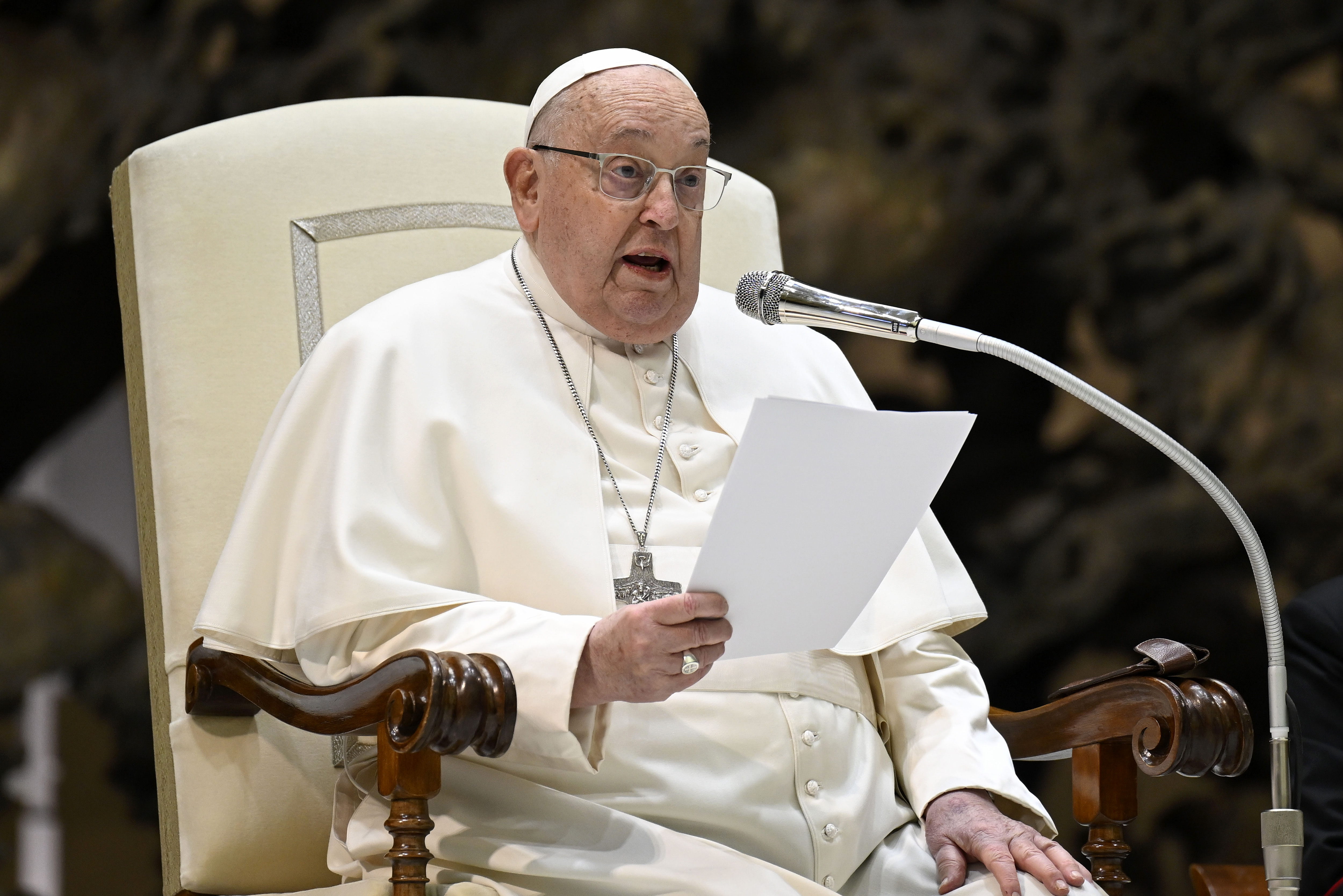 Papst Franziskus bei seiner Predigt während der wöchentlichen Generalaudienz in Vatikanstadt, Vatikan am 12. Februar 2025. | Quelle: Getty Images