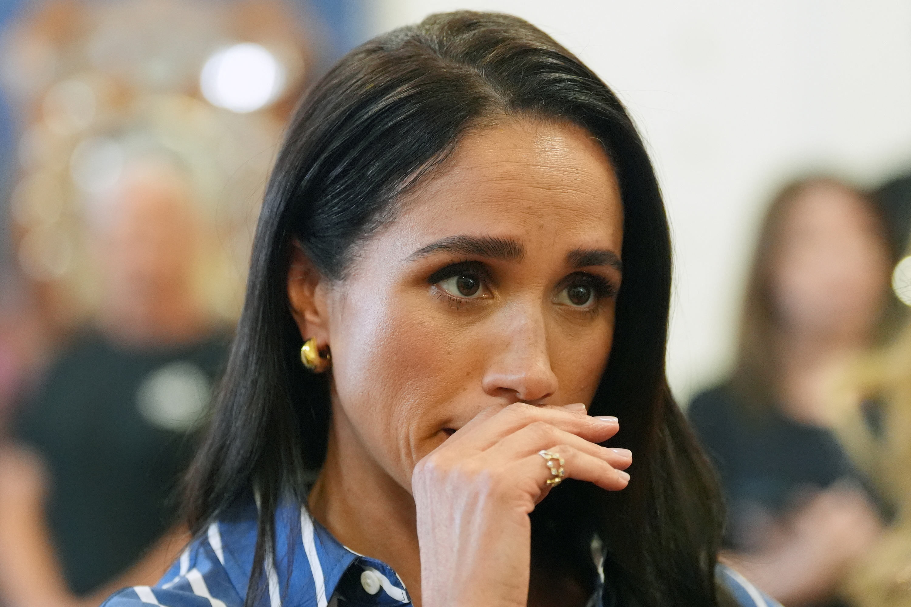 Meghan erinnerte sich daran, wie sie Jahre vor ihrer Entfremdung gemeinsam mit ihrem Vater „Jeopardy!“ geschaut hatte, während sie ihr Abendessen von TV-Tabletts aßen. Diese ganz normalen Familienabende waren einst Teil einer Vater-Tochter-Beziehung, die später weltweit für Schlagzeilen sorgen sollte. | Quelle: Getty Images