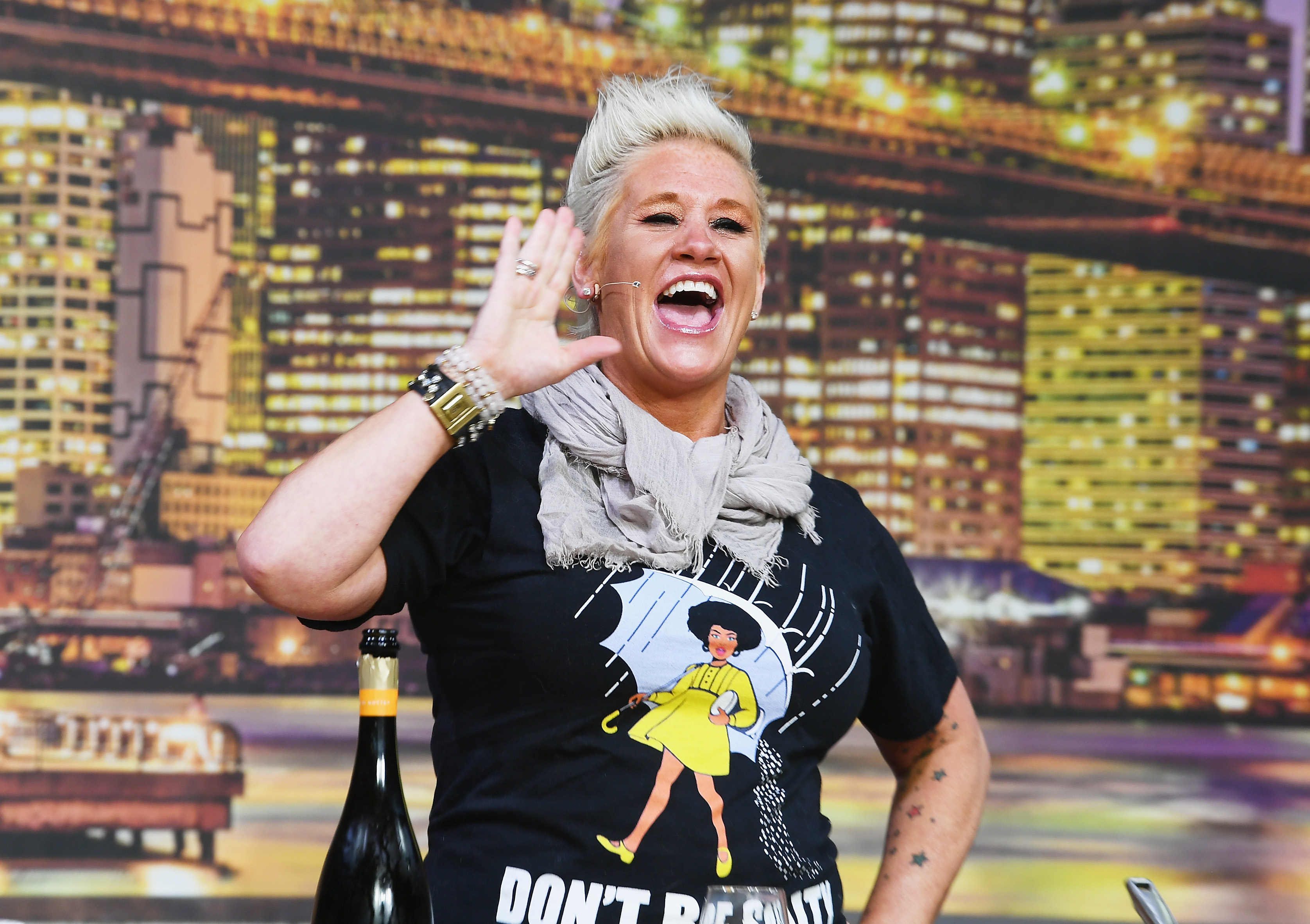 Küchenchefin Anne Burrell spricht auf der Bühne des Pier 94 am 13. Oktober 2018 | Quelle: Getty Images