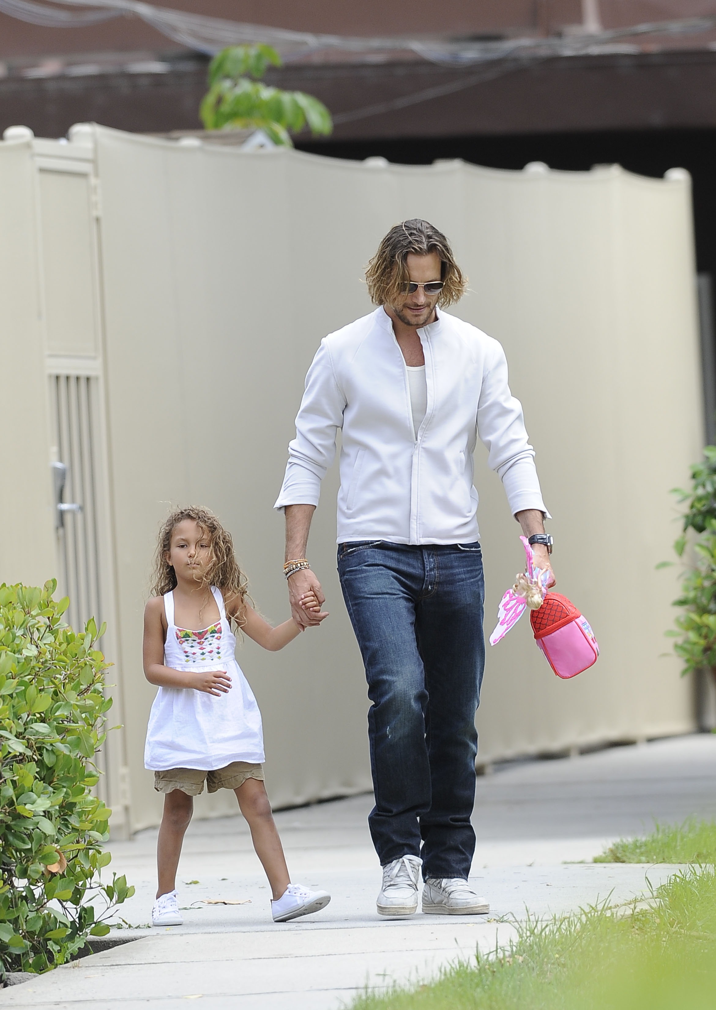 Gabriel Aubry und seine Tochter Nahla werden am 17. Mai 2013 gesehen | Quelle: Getty Images