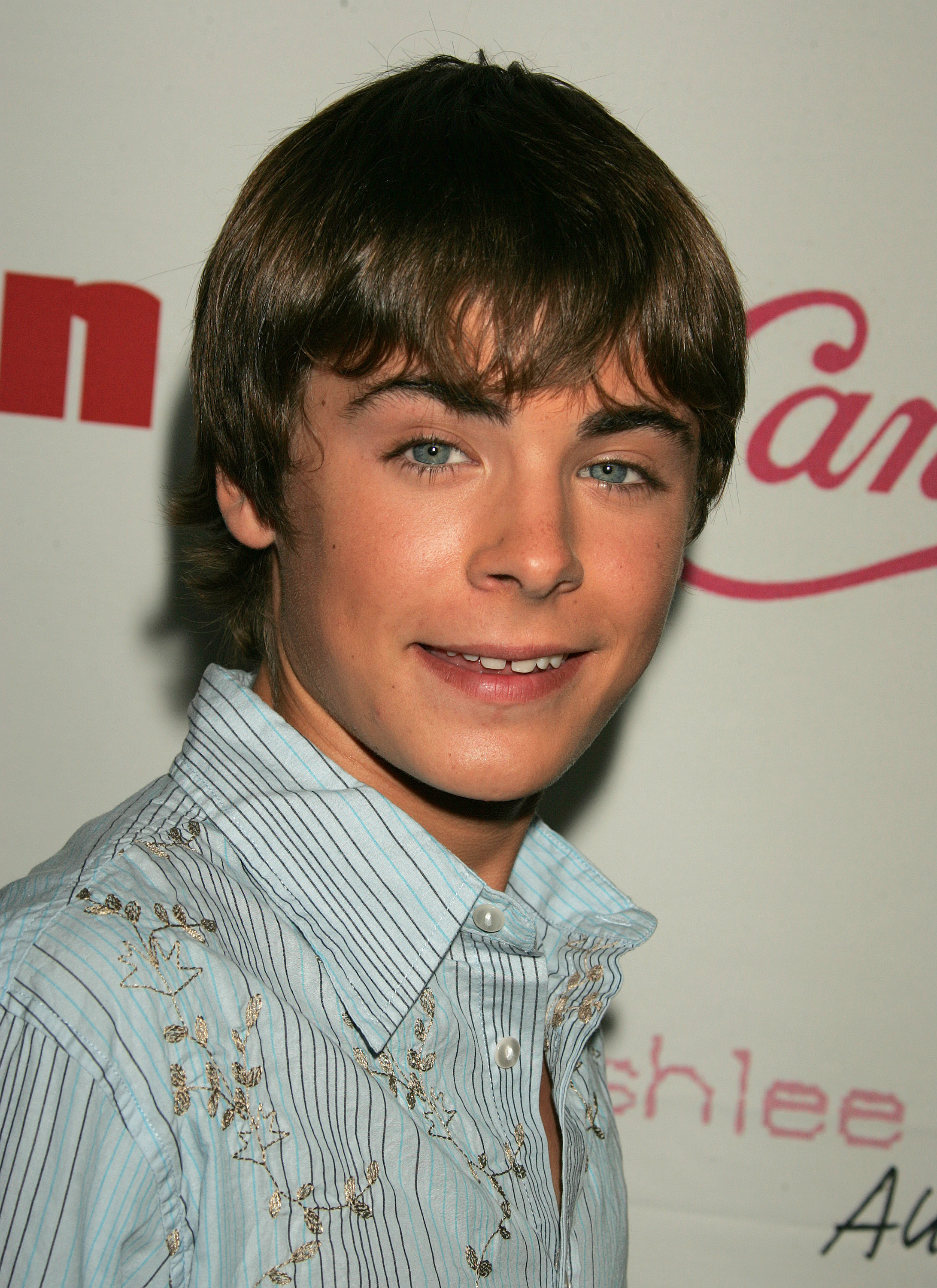 Zac Efron auf Ashlee Simpsons Record Release Party für ihr Debütalbum "Autobiography" am 23. Juli 2004 | Quelle: Getty Images