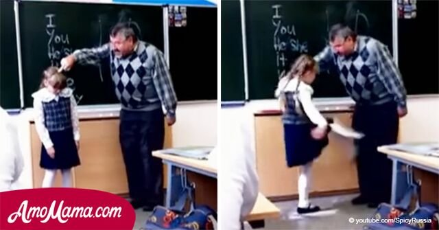 Der Lehrer verspottet und schubst das Mädchen vor der Klasse. Dann rächt sie sich brutal