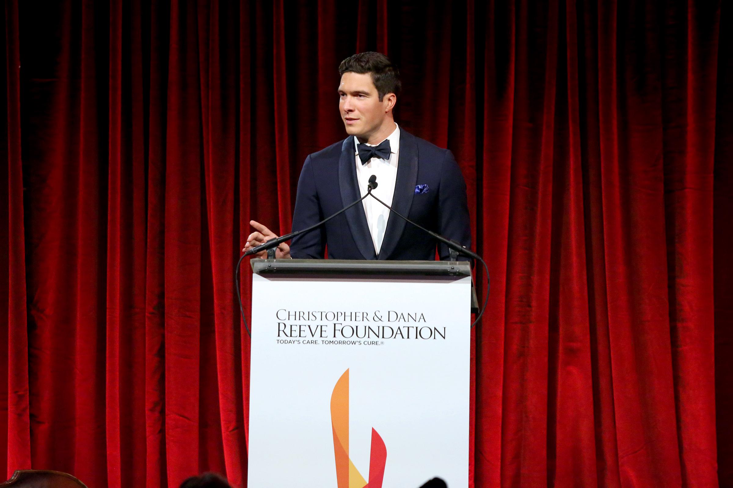 Will Reeve spricht auf der Bühne bei der 2019 Christopher &amp; Dana Reeve Foundation Gala am 14. November 2019 in New York City. | Quelle: Getty Images