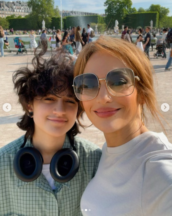 Jennifer Lopez und ihre Tochter Emme Muñiz Selfie, gepostet im Juli 2024 | Quelle: Instagram/jlo