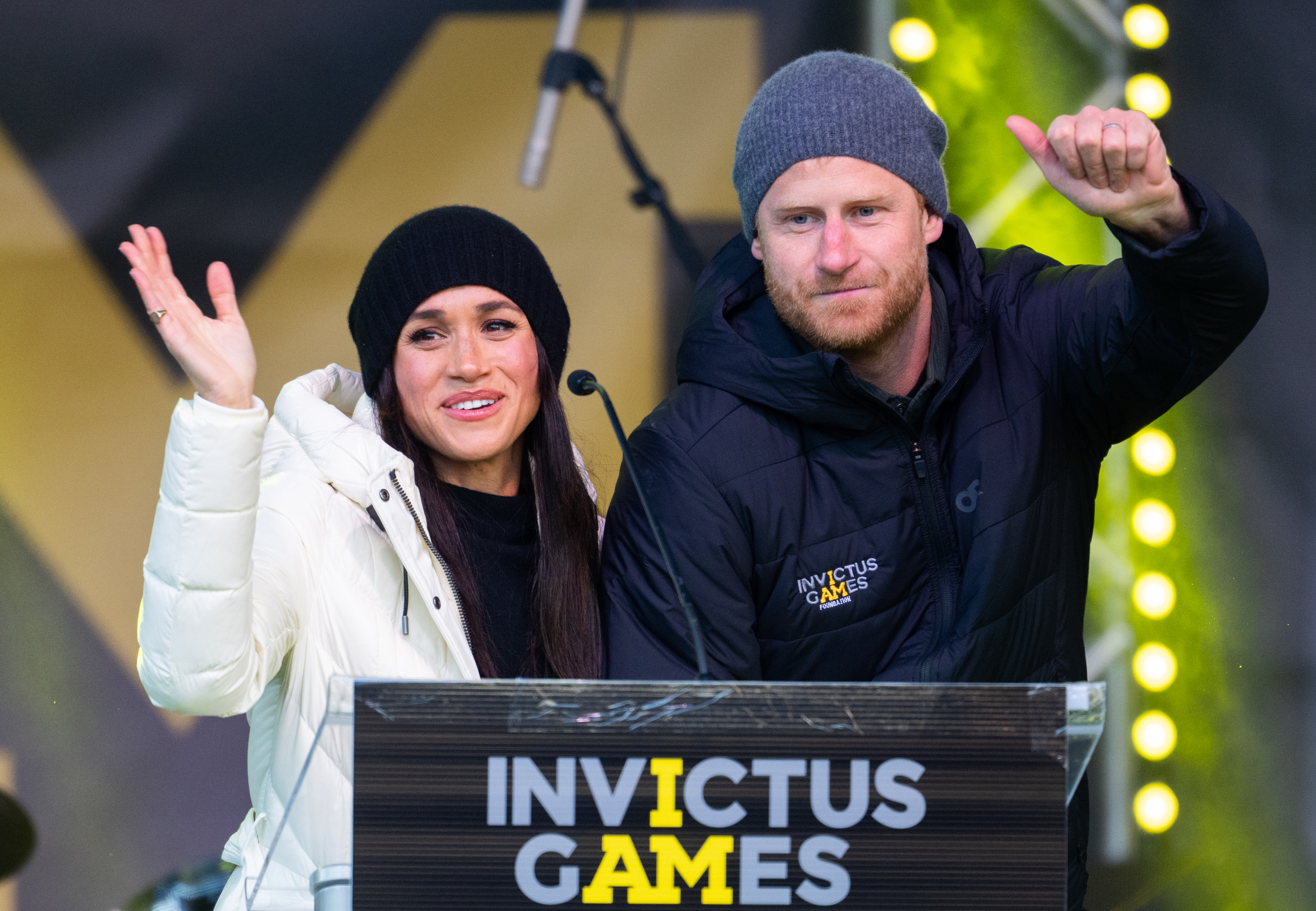 Prinz Harry und Meghan Markle nach seiner Rede bei der Invictus Games Vancouver Whistler 2025 Nation Home Welcome Reception in Whistler, Kanada, am 10. Februar 2025 | Quelle: Getty Images