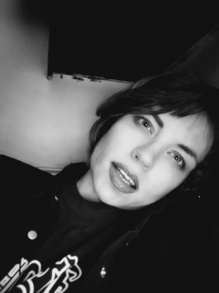 Daveighs spätere öffentliche Auftritte waren von rechtlichen Problemen geprägt, die die Sicht vieler Menschen auf ihr Erwachsenenleben veränderten. Die Schlagzeilen standen in krassem Gegensatz zu den Auszeichnungen und Zeichentrickklassikern, die einst ihren Namen geprägt hatten. | Quelle: GoFundMe/Hilf Daveigh Chase, Trost und Frieden zu finden