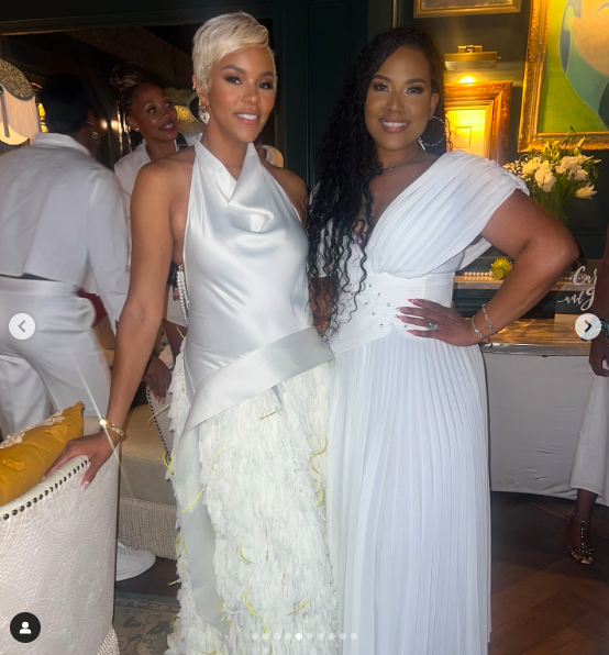 LeToya Luckett posiert mit einem geliebten Menschen an ihrem Hochzeitstag, gepostet am 2. August 2024 | Quelle: Instagram/iamaventergray