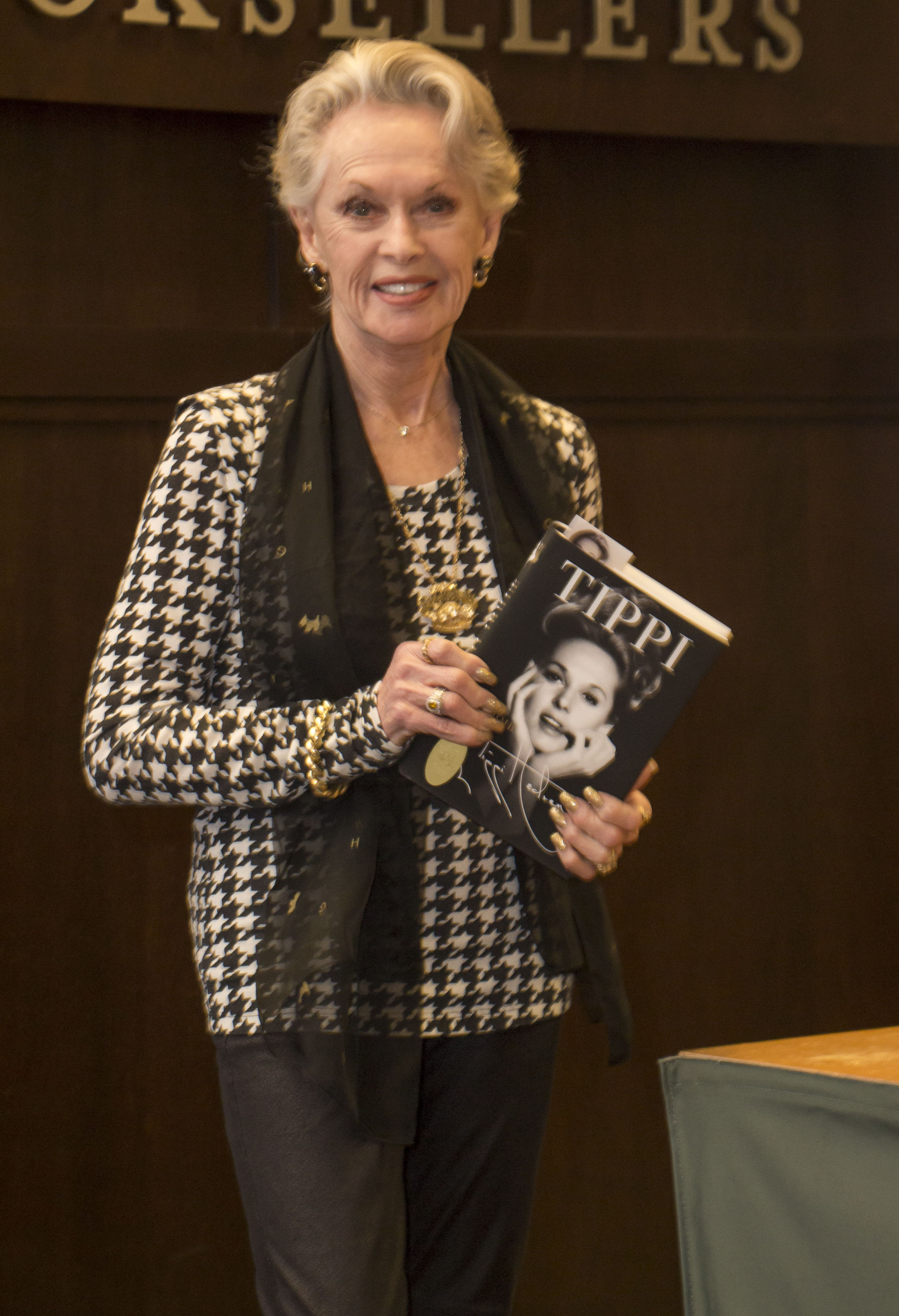 Tippi Hedren posiert für ein Porträt bei ihrer Buchsignierung für "Tippi" bei Barnes &amp; Noble in Los Angeles, Kalifornien, am 11. November 2016. | Quelle: Getty Images