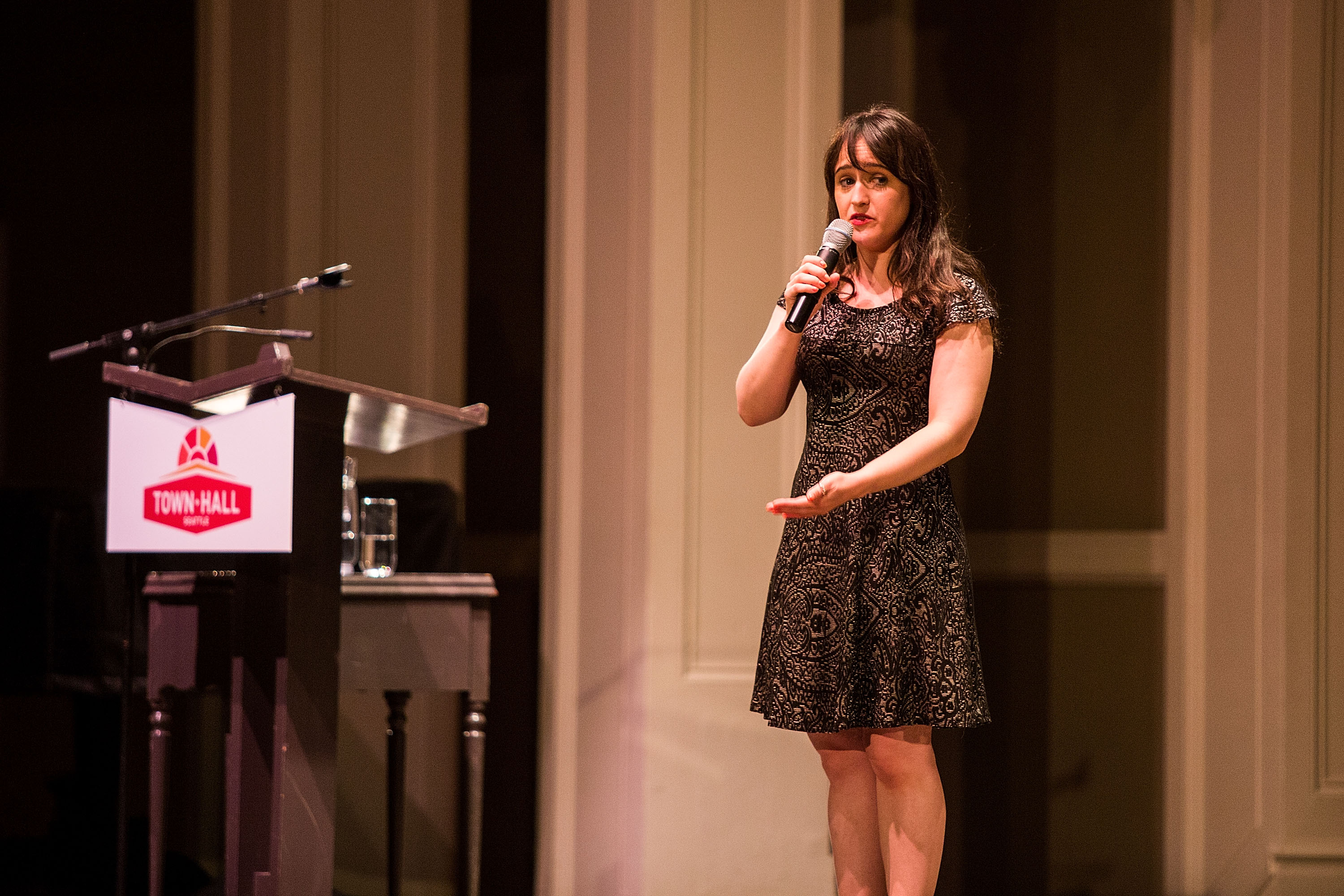 Mara Wilson spricht über ihr neues Buch in Seattle, Washington, am 21. September 2016 | Quelle: Getty Images