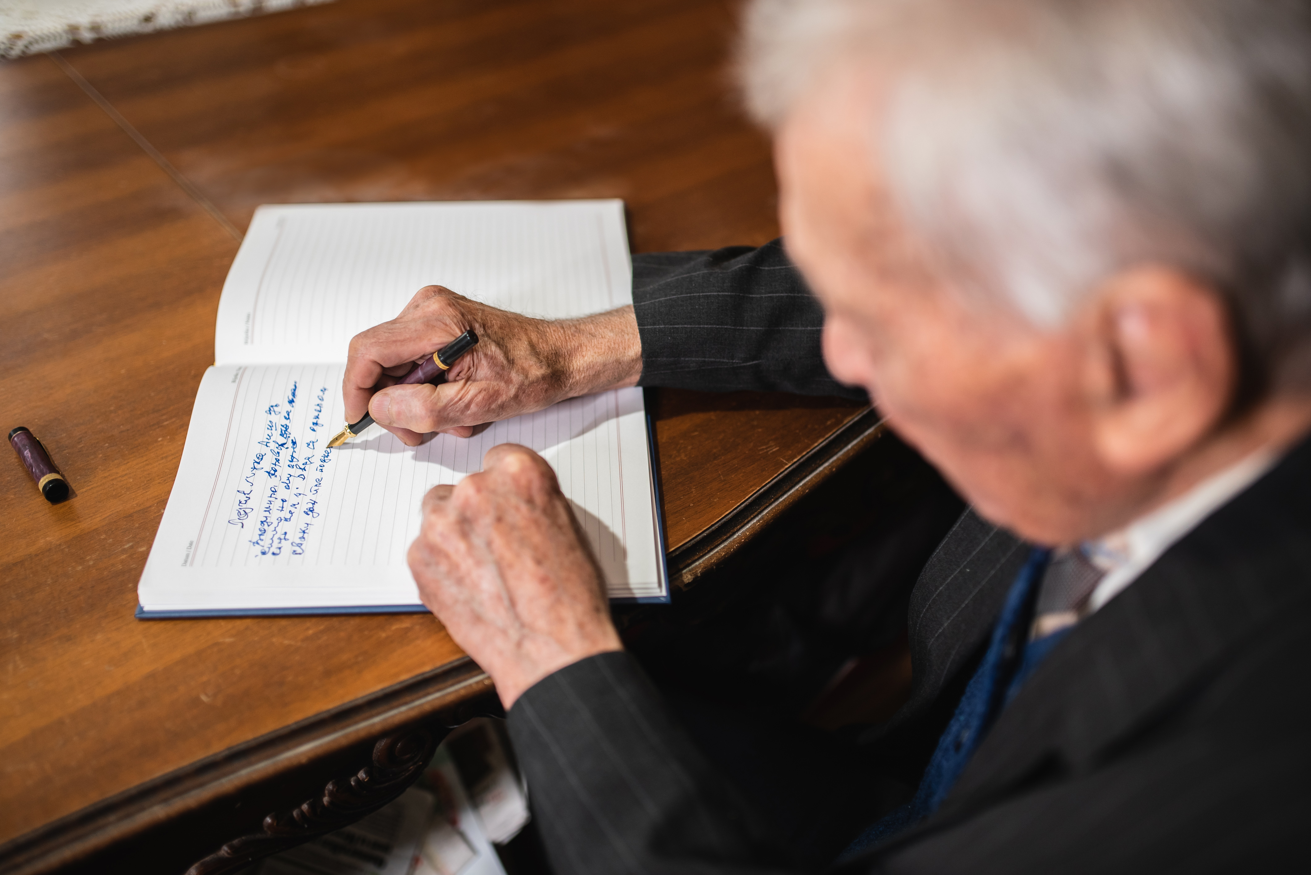 Älterer Mann, der seinen Ruhestand plant | Quelle: Getty Images