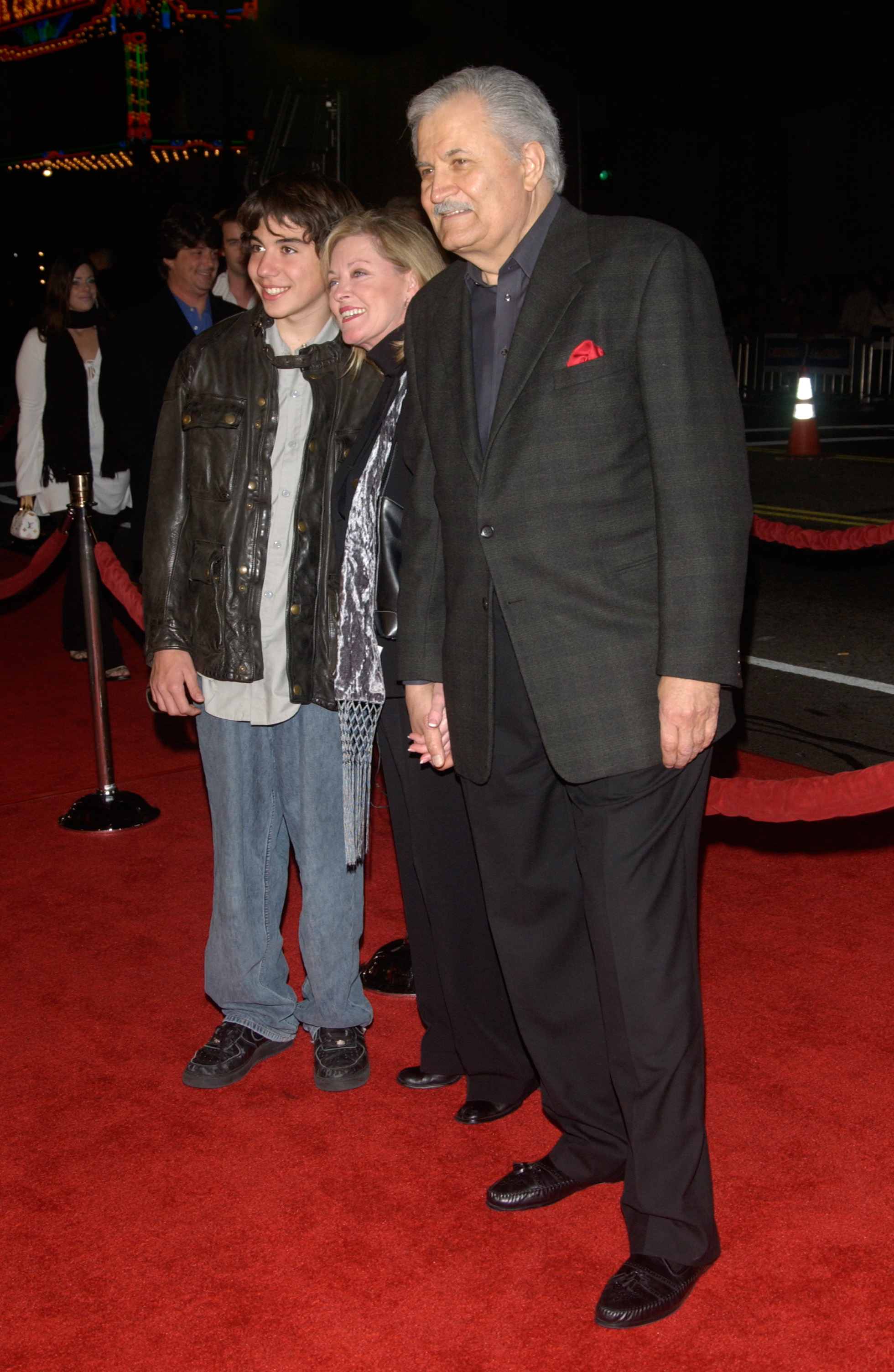 John Aniston mit seiner Frau Sherry Rooney und Sohn Alexander in Kalifornien im Jahr 2004 | Quelle: Shutterstock
