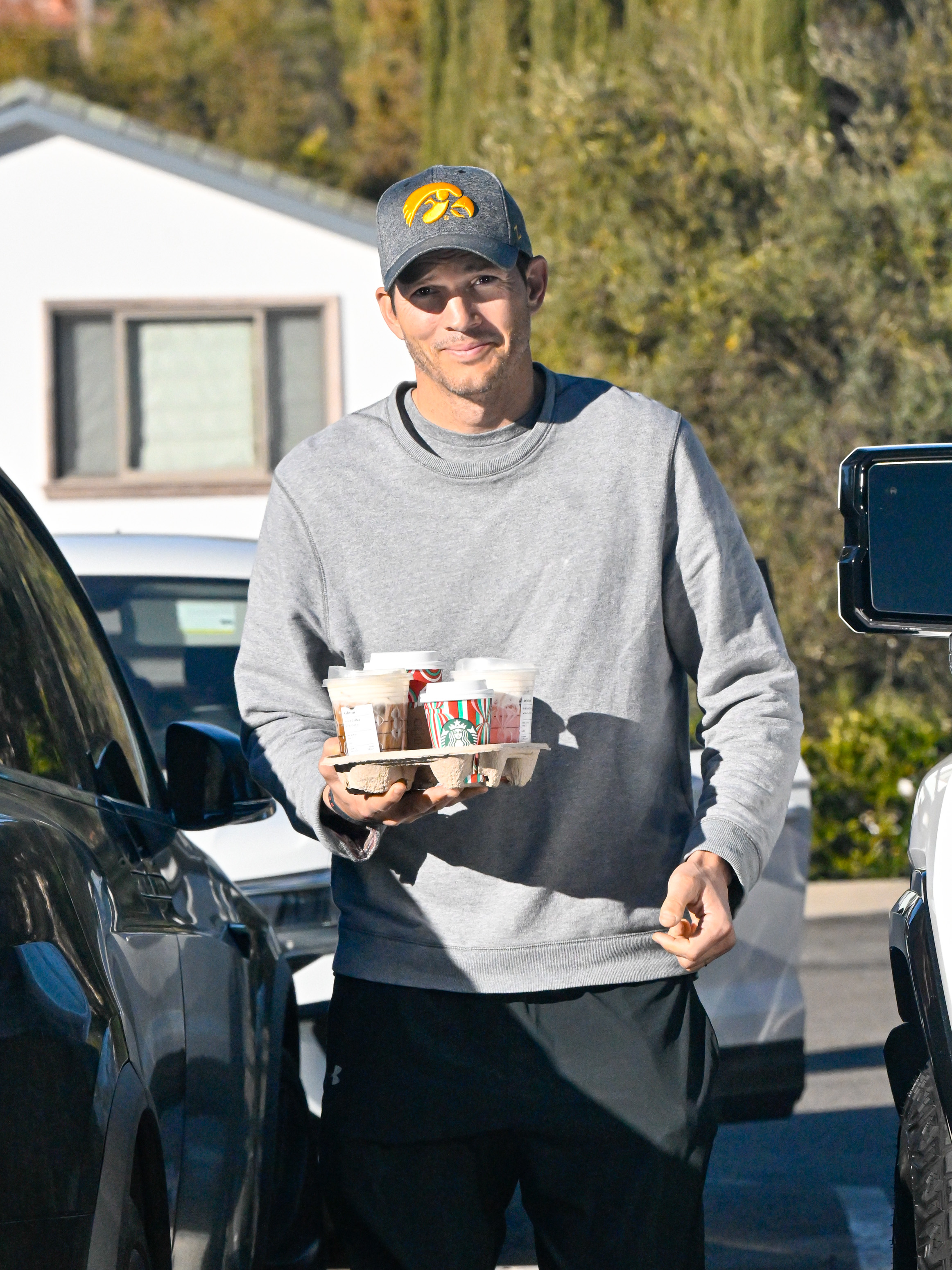 Ashton Kutcher wird am 8. Dezember 2024 in Los Angeles, Kalifornien, gesichtet | Quelle: Getty Images