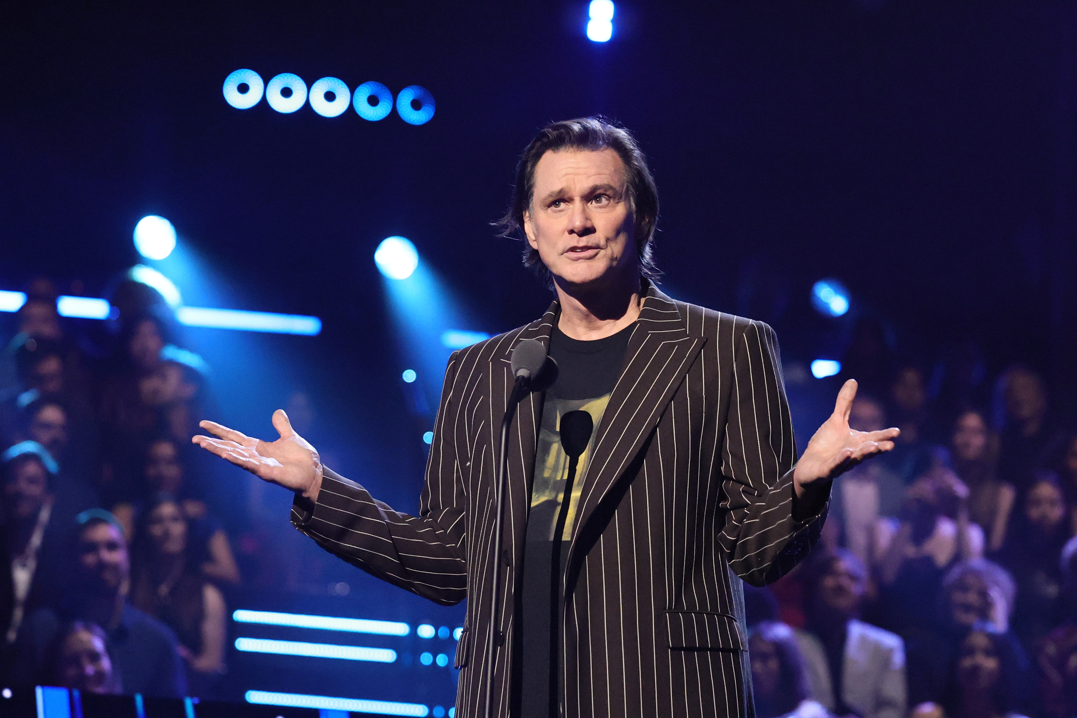 Carrey spricht schon seit Langem davon, abseits von Hollywood Erfüllung zu finden, und sagte 2022, dass er sein ruhiges Leben, das Malen, Spiritualität und die Zeit mit seiner Familie genieße. Jahre später sollte sein streng gehütetes Privatleben eine weitere unerwartete Wendung nehmen. | Quelle: Getty Images