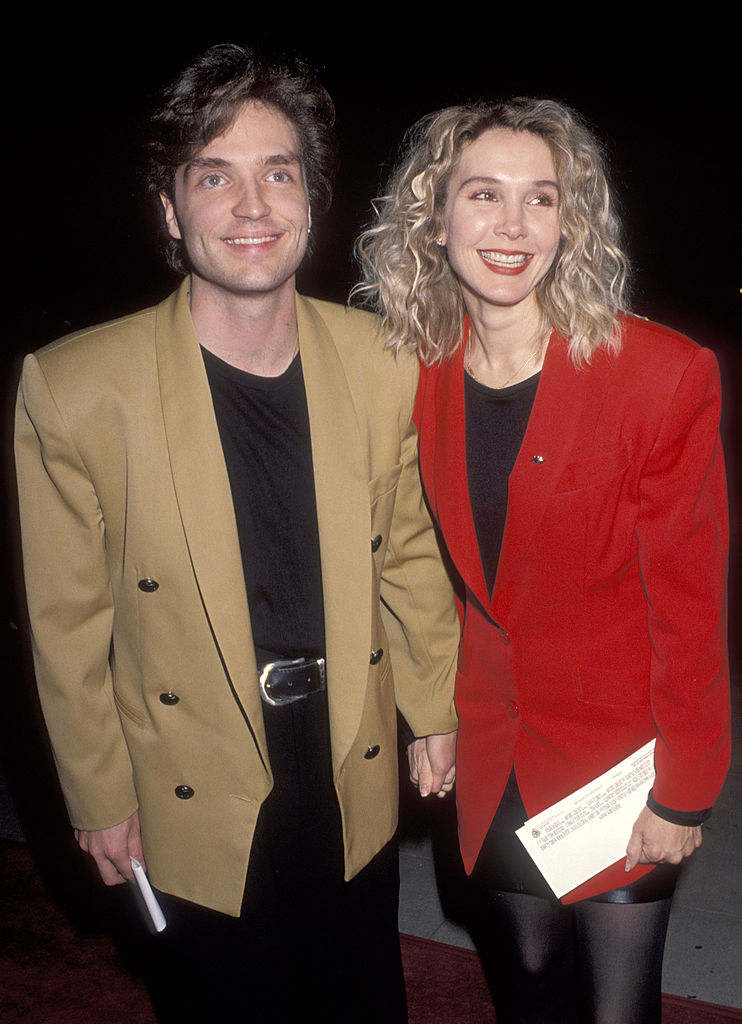 Richard Marx und Cynthia Rhodes im Dezember 1992 in Beverly Hills, Kalifornien. | Quelle: Getty Images