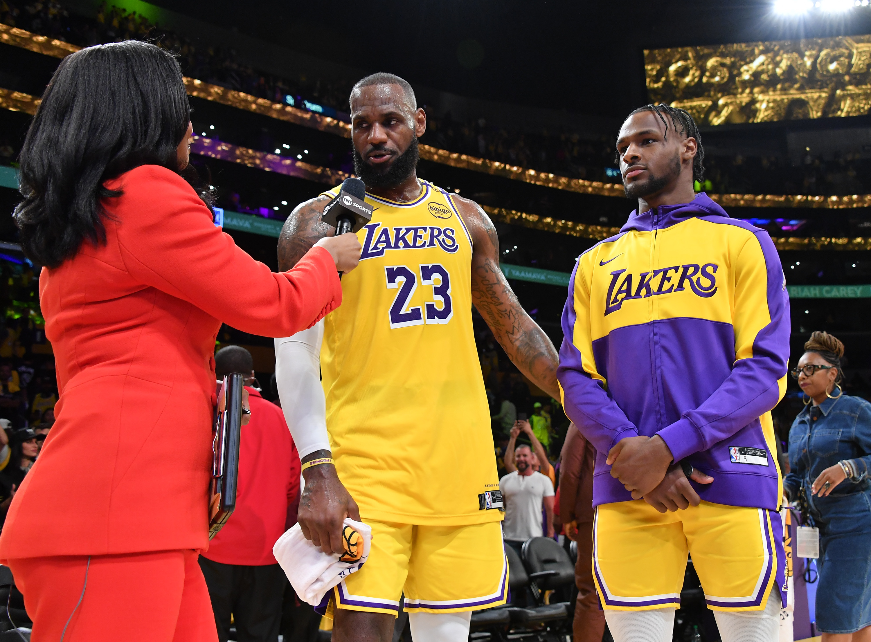 LeBron und Bronny James werden am 22. Oktober 2024 interviewt | Quelle: getty Images