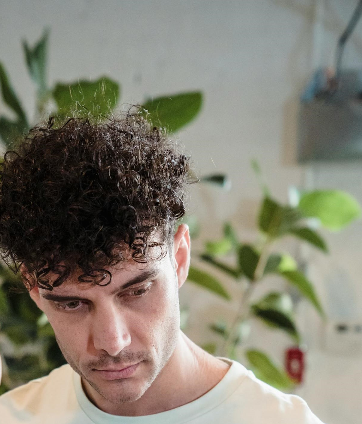 Ein verunsicherter Mann | Quelle: Pexels