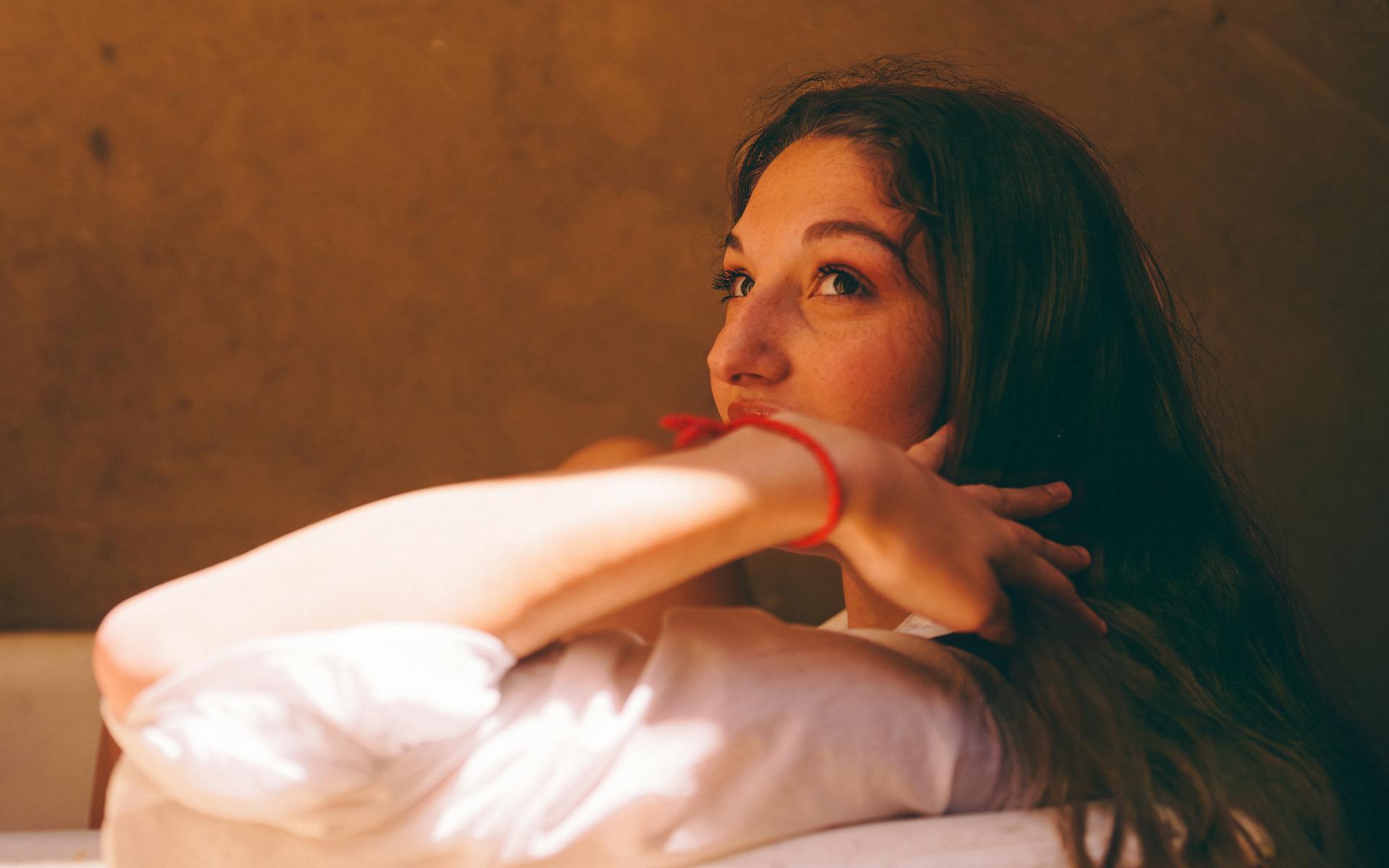 Eine nachdenkliche Frau | Quelle: Pexels