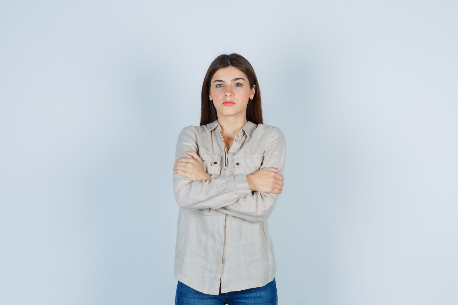 Eine in Gedanken versunkene Frau | Quelle: Freepik