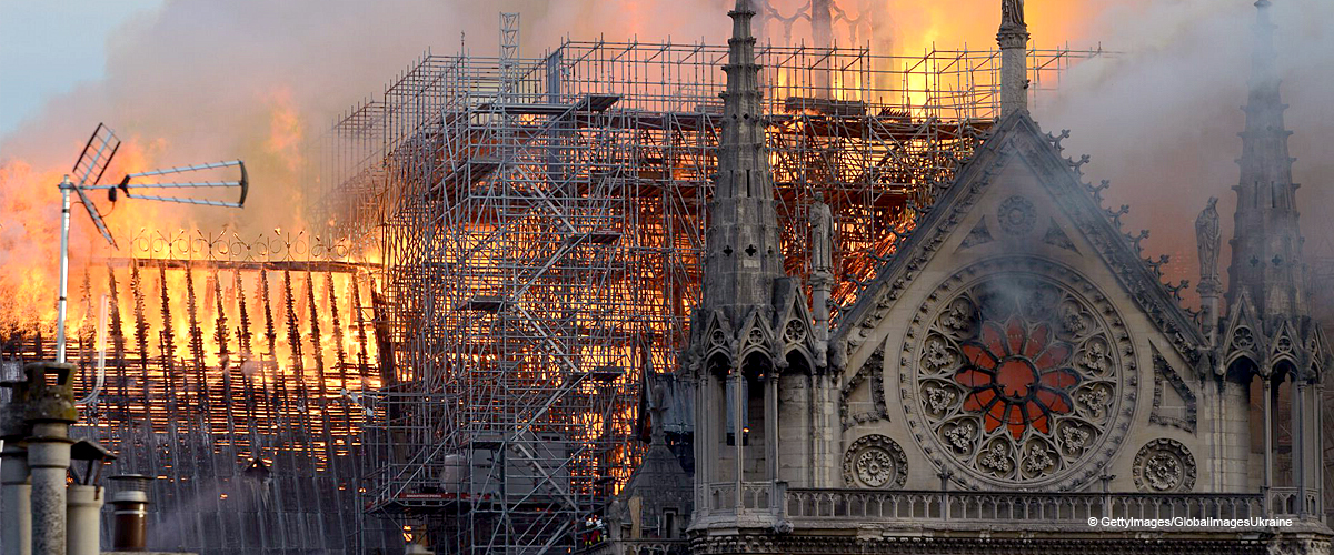 Foto von Mann und Mädchen vor Notre Dame Momente vor dem Brand wird viral