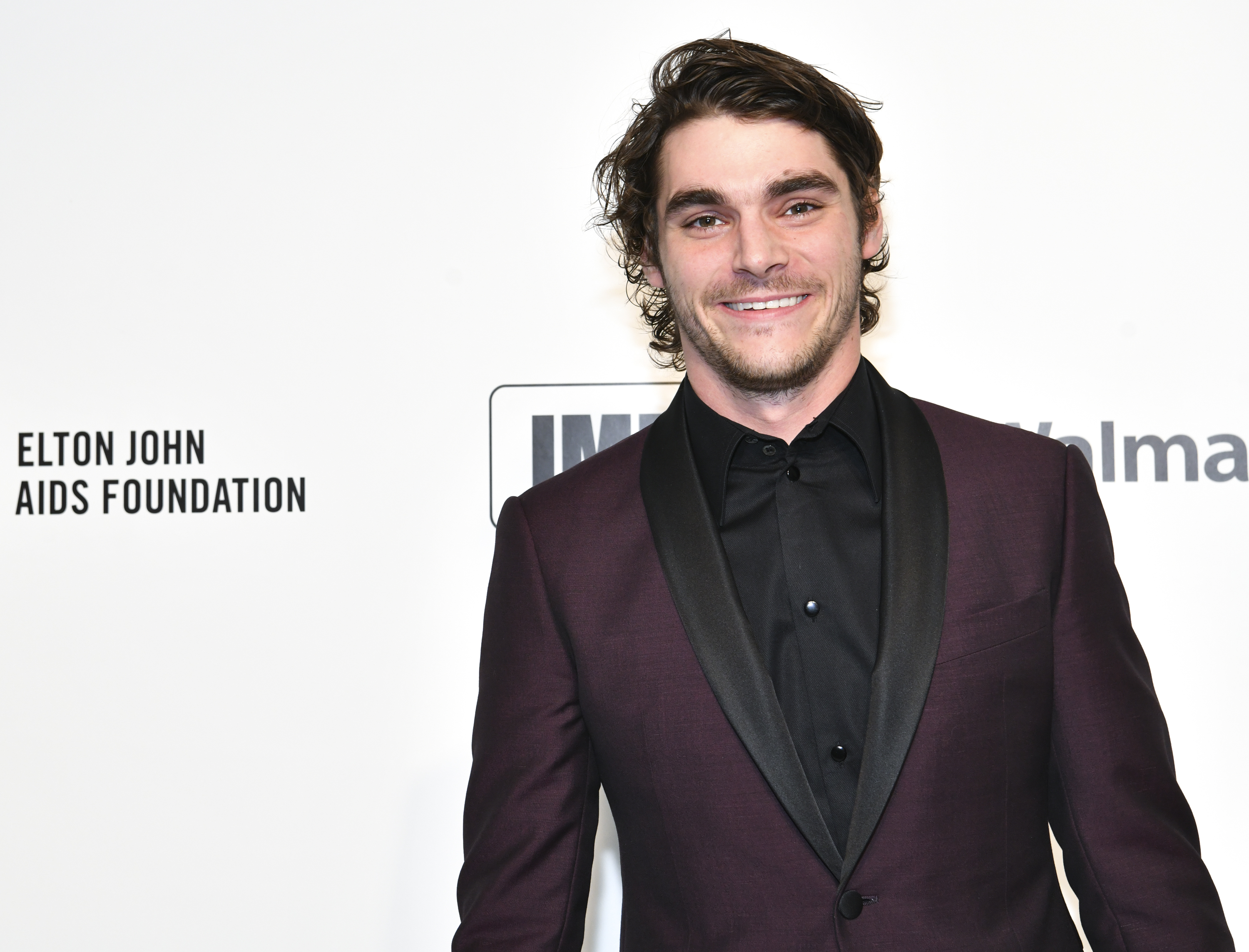 RJ Mitte nimmt am 9. Februar 2020 an der Oscar-Party der Elton John AIDS Foundation in West Hollywood teil. Neben seiner Schauspielkarriere engagierte sich Mitte für wohltätige Zwecke und setzte sich für mehr Inklusion von Menschen mit Behinderung ein. | Quelle: Getty Images