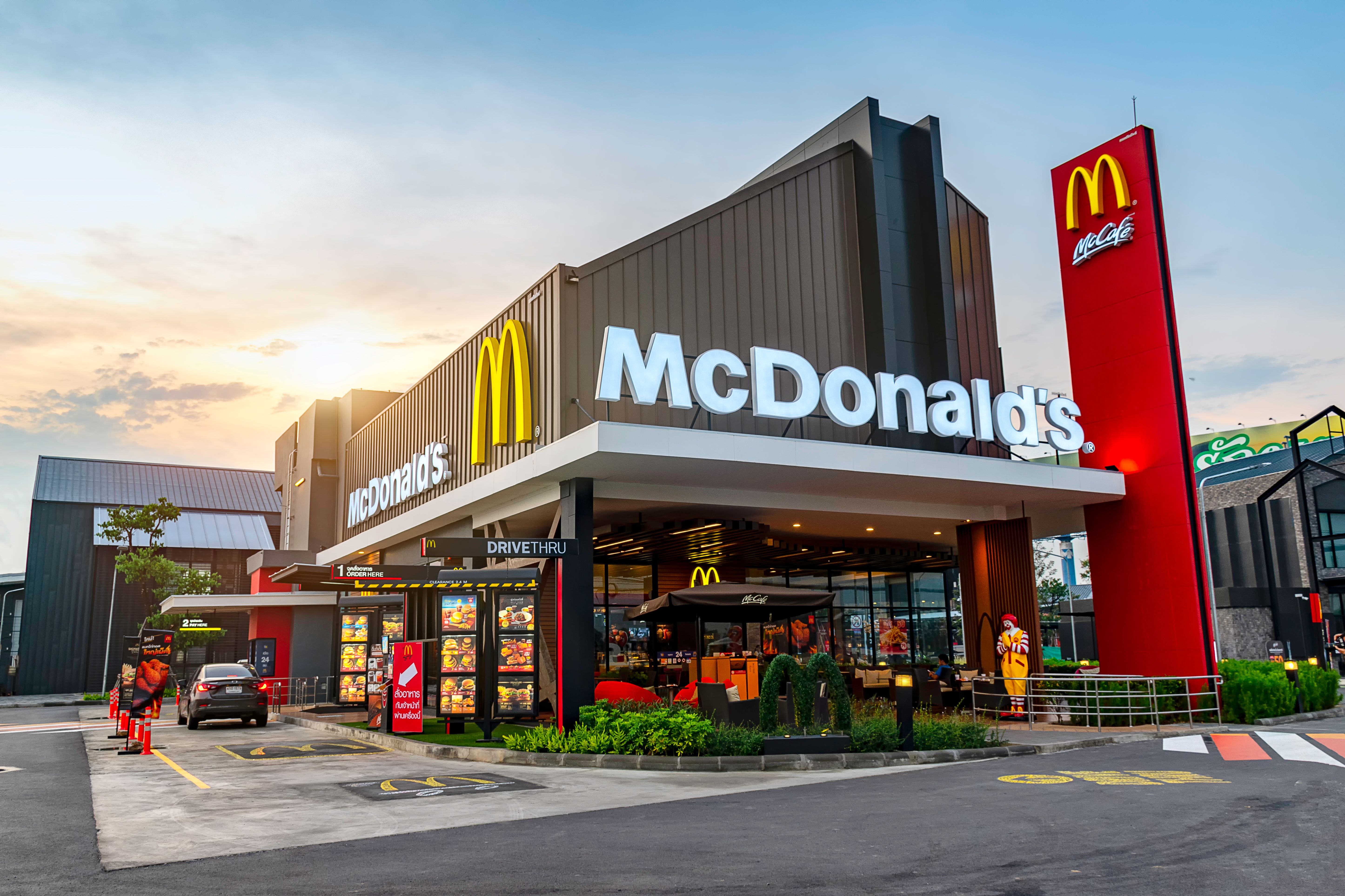 Ein Fast-Food-Franchise-McDonald's Restaurant in Ayutthaya, Thailand. | Quelle: Shutterstock