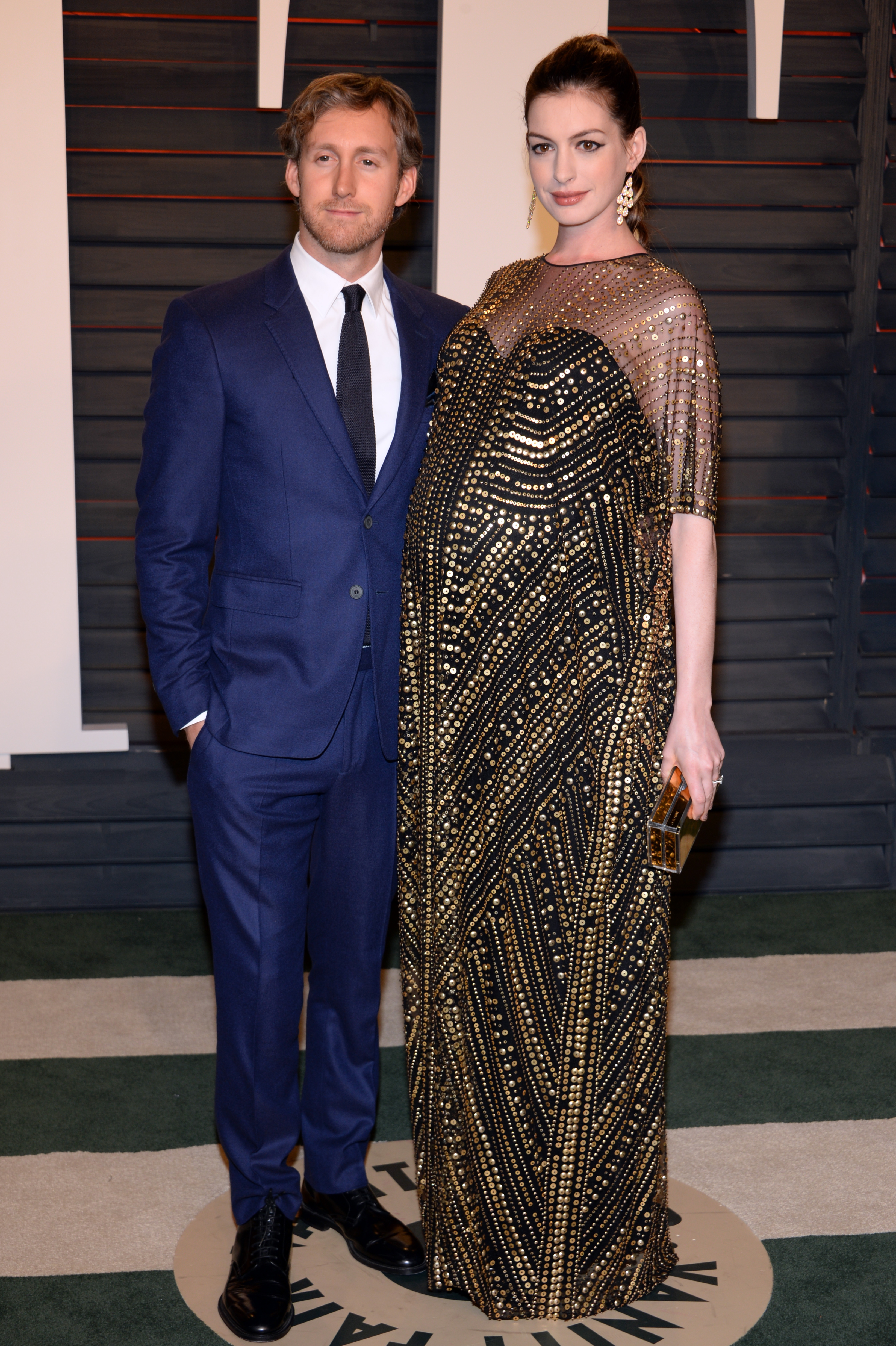 Anne Hathaway und Adam Shulman kommen zur Vanity Fair Party nach den 88. Academy Awards im Wallis Annenberg Center for the Performing Arts in Beverly Hills, Sonntagabend, 28. Februar 2016. | Quelle: Getty Images