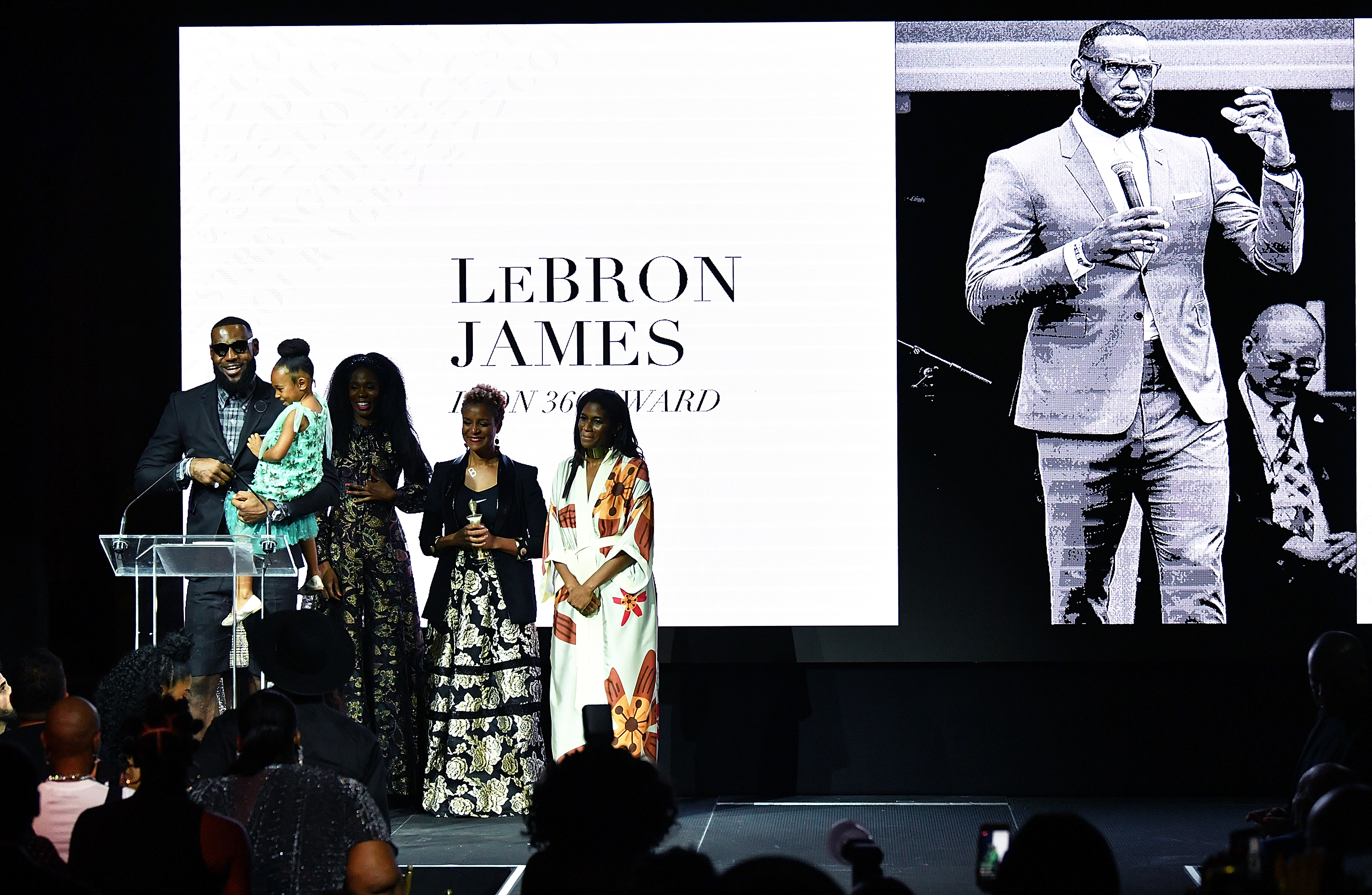 LeBron James, Empfänger des Icon 360 Award, und seine Tochter Zhuri James besuchen die Harlem's Fashion Row während der New York Fahion Week im Capitale am 4. September 2018 in New York City | Quelle: Getty Images