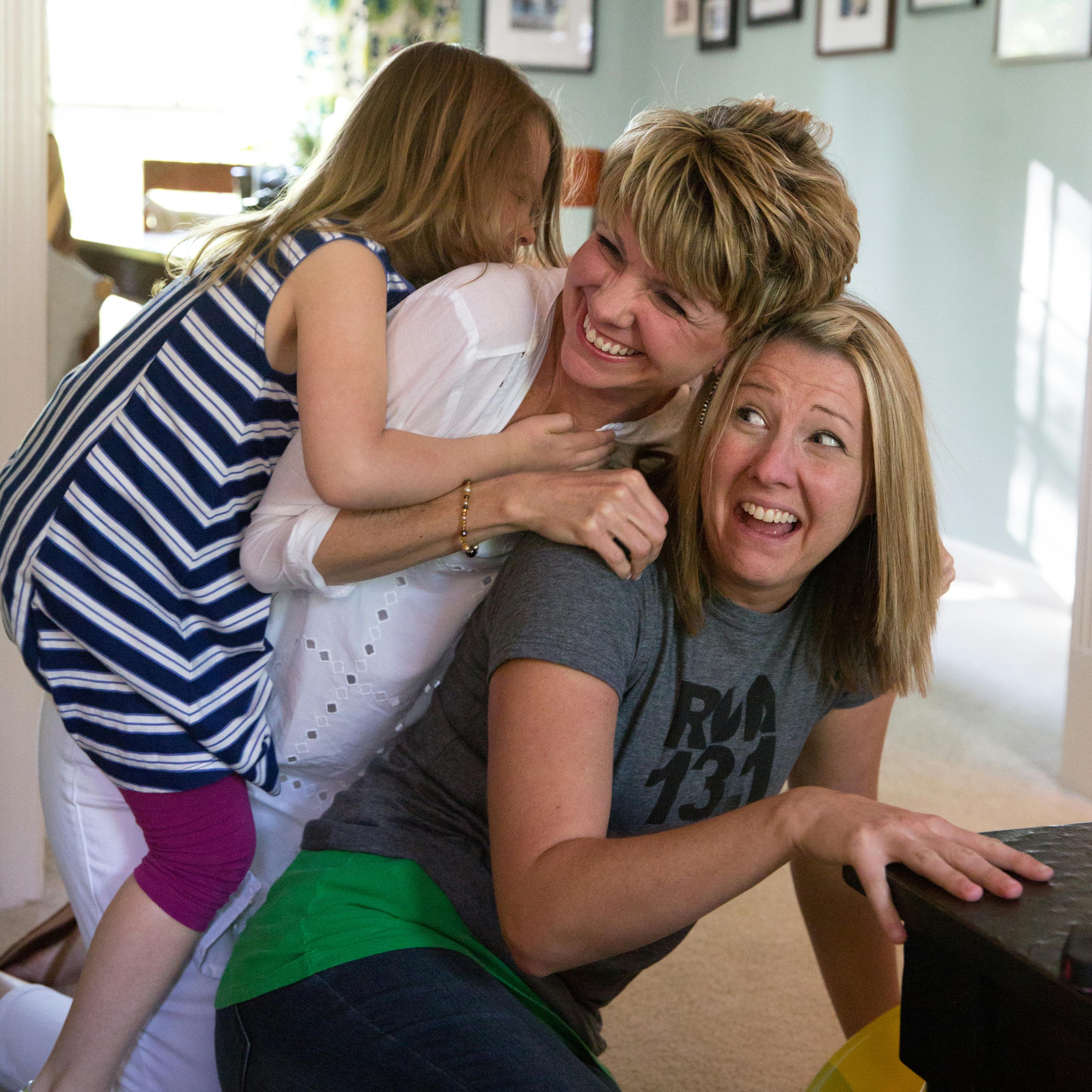 Drei Generationen von Frauen haben Spaß | Quelle: Pexels