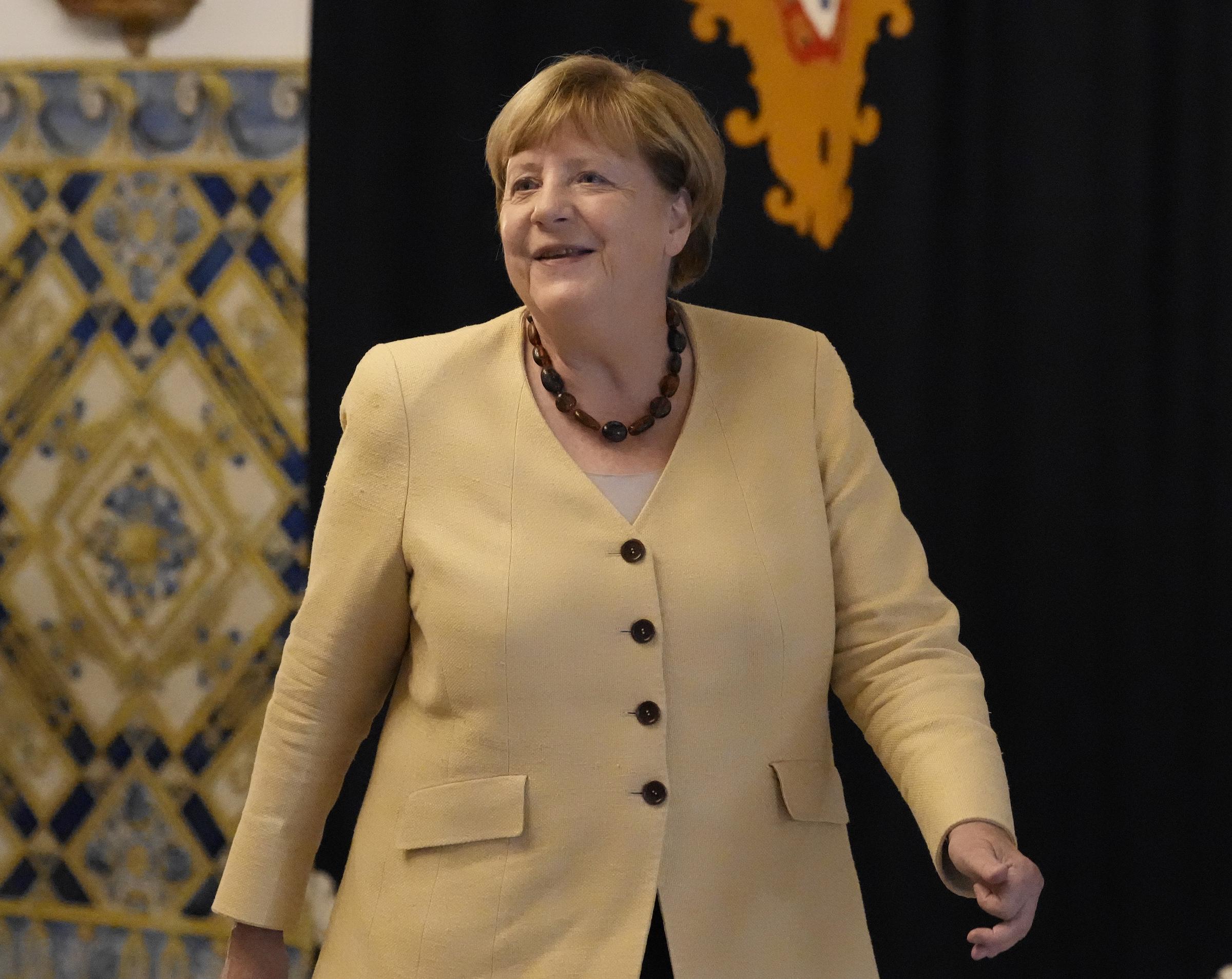 Die ehemalige Bundeskanzlerin Angela Merkel verlässt am 22. September 2026 in Lissabon, Portugal, nach Abschluss ihres Treffens mit dem portugiesischen Präsidenten António José Seguro den Präsidentenpalast in Belém. | Quelle: Getty Images