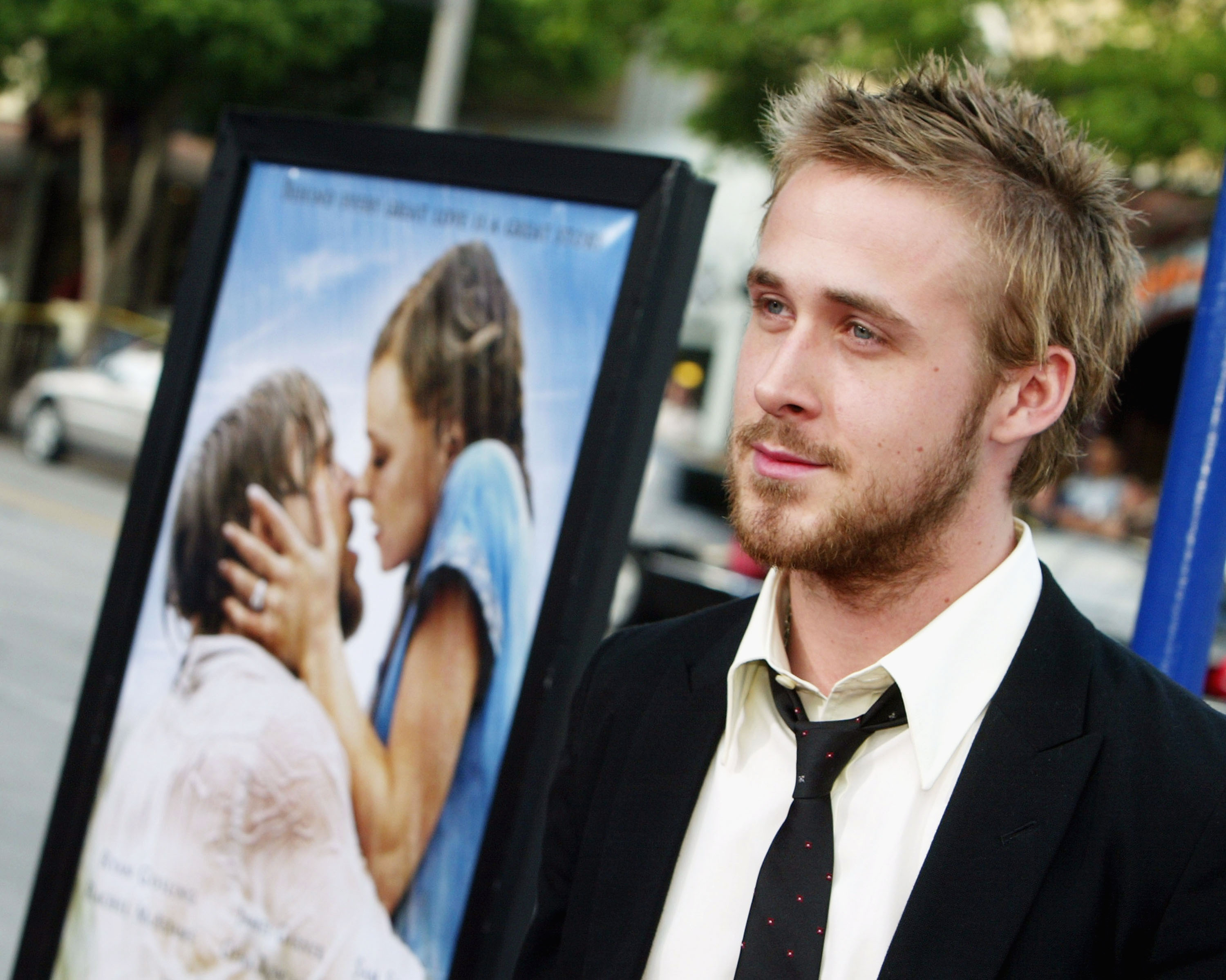 Ryan Gosling kommt zur Premiere von New Lines' "The Notebook" am 21. Juni 2004 im Village Theatre in Los Angeles, Kalifornien | Quelle: Getty Images