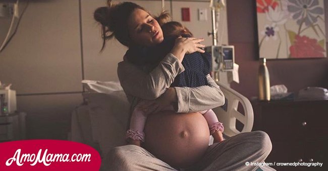 Die letzte Umarmung einer schwangeren Mutter, bevor sie sich von ihrer erstgeborenen Tochter verabschiedet, ist einfach zu rührend