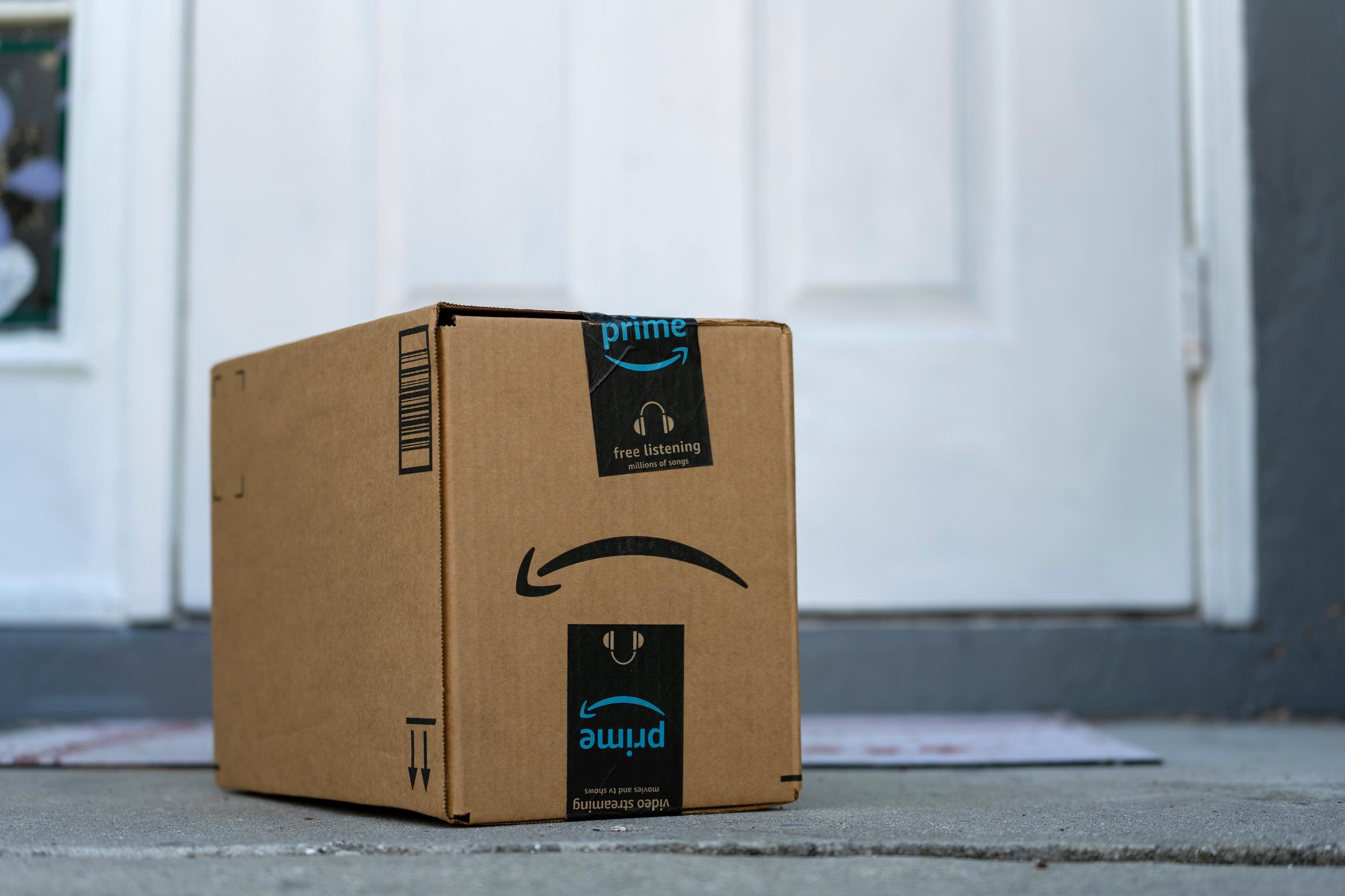 Amazon-Prime-Paket | Quelle: Shutterstock