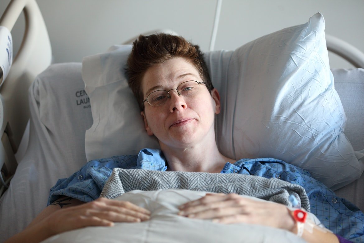 Rick besuchte Mrs. Garrow im Krankenhaus | Quelle: Unsplash