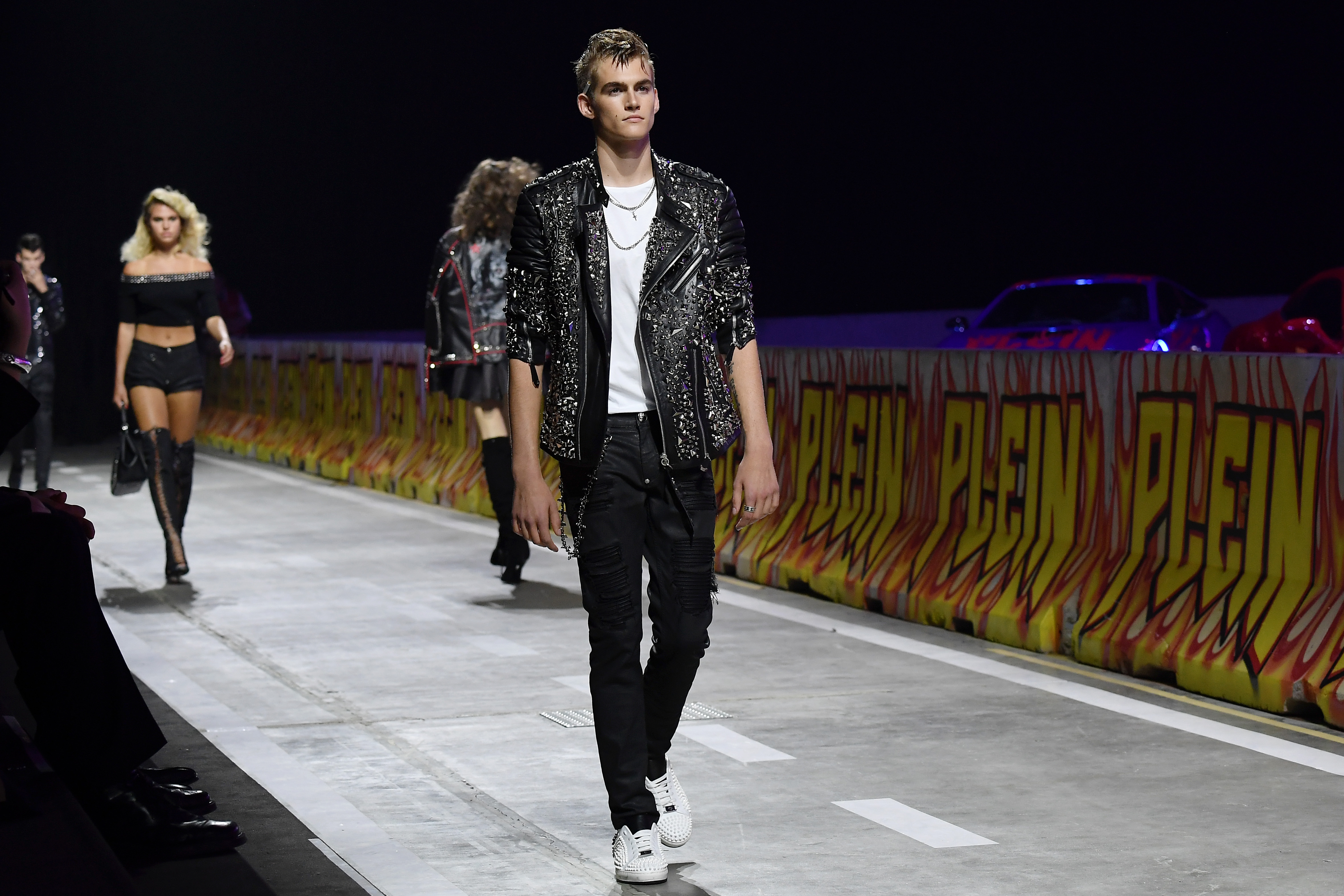 Presley Gerber läuft am 17. Juni 2017 bei der Philipp-Plein-Show im Rahmen der Mailänder Herrenmodewoche Frühjahr/Sommer über den Laufsteg – einer der ersten Momente seiner Modelkarriere. | Quelle: Getty Images