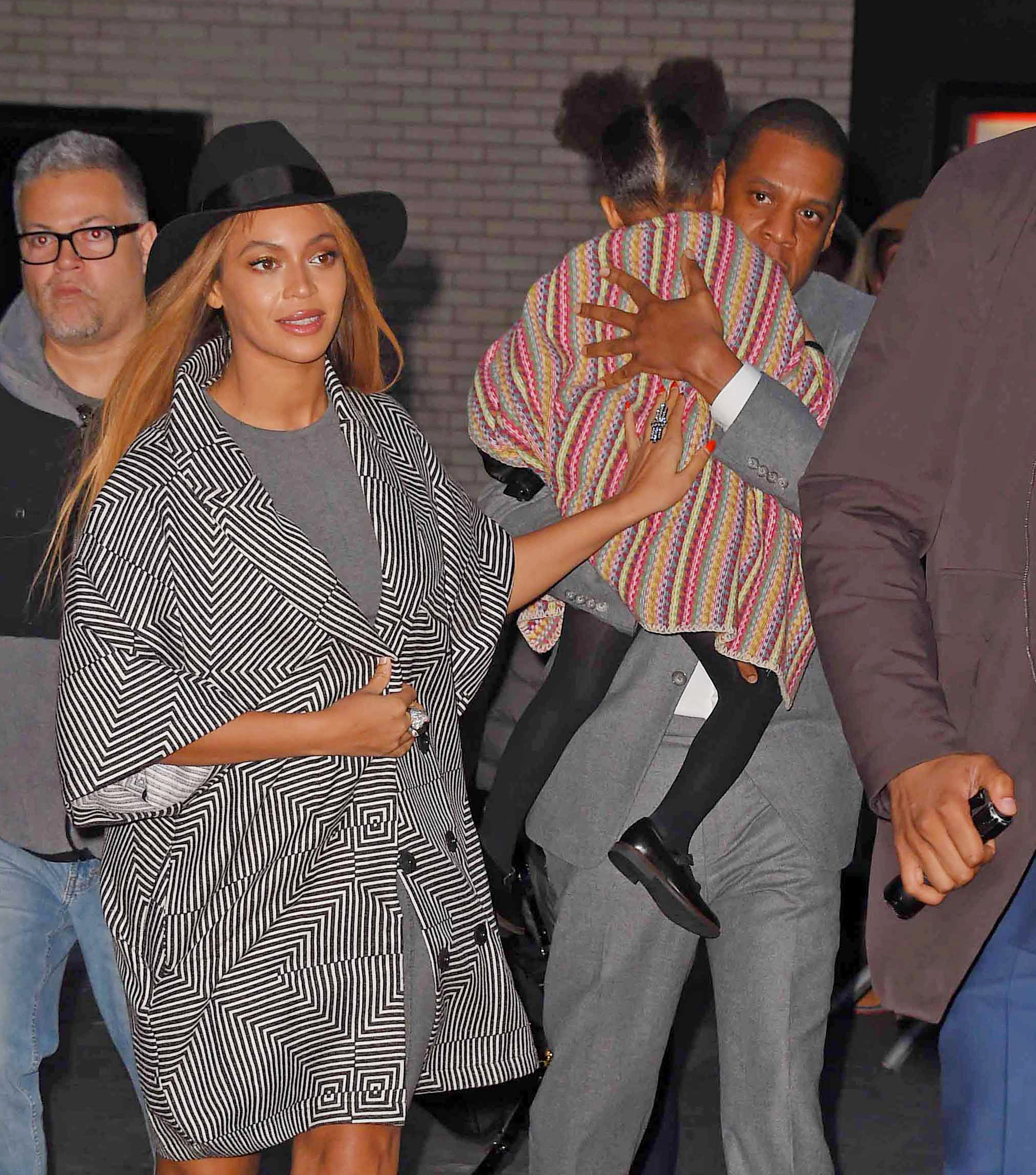 Beyonce Knowles, Jay-Z und Blue Ivy Carter in New York City am 7. Dezember 2014 | Quelle: Getty Images