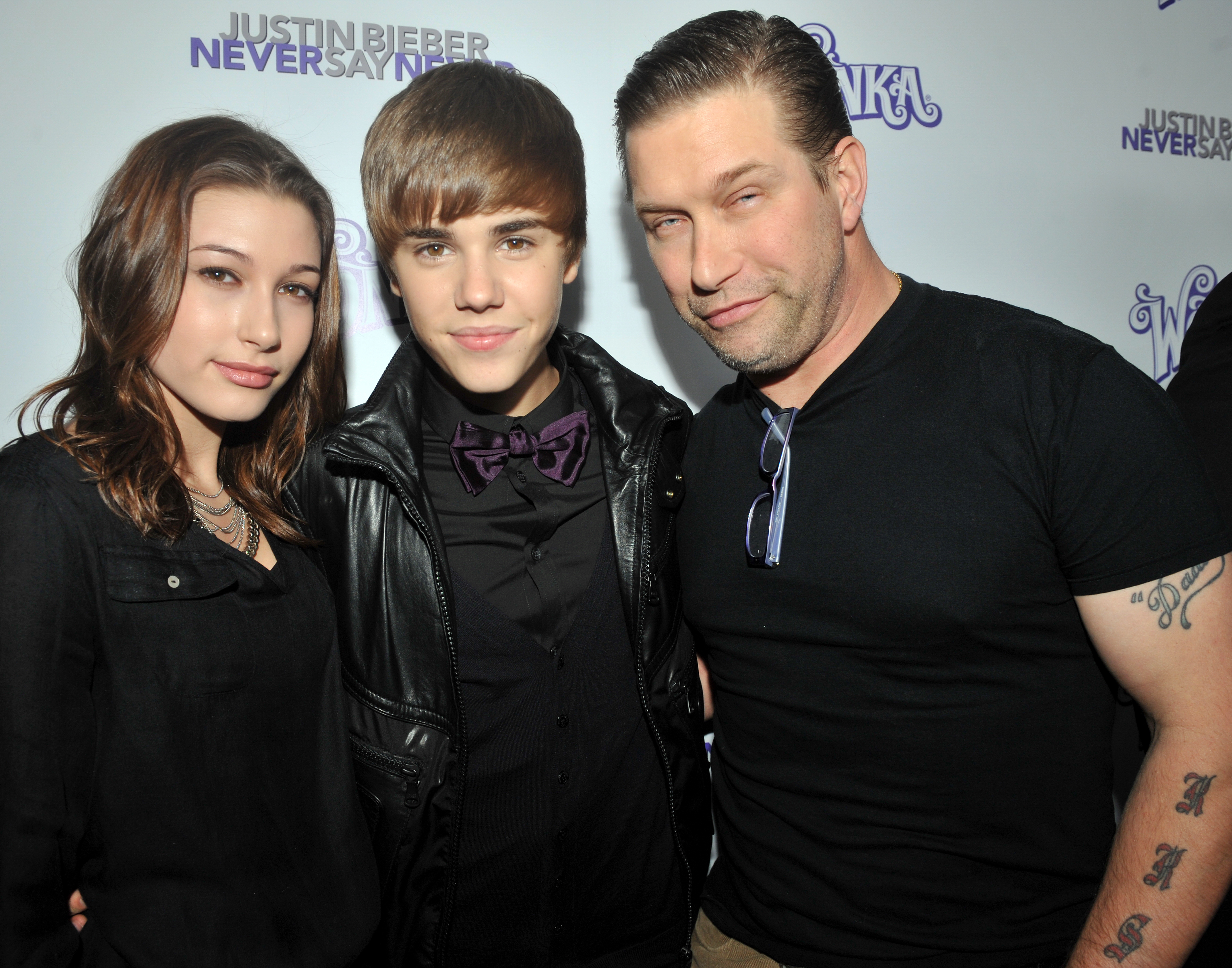 Hailey Baldwin, Justin Bieber und Stephen Baldwin am 2. Februar 2011 | Quelle: Getty Images