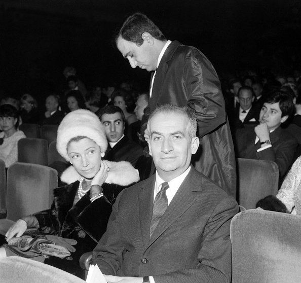 Louis de Funès und seine Frau Germaine Louise Elodie Carroyer besuchten das Konzert von Charles Aznavour im Olympia am 22. Januar 1965 in Paris, Frankreich. | Quelle: Getty Images
