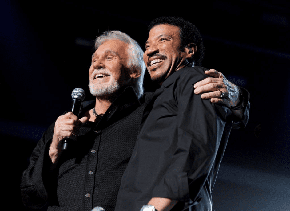 Die Sänger Kenny Rogers und Lionel Richie treten beim Lionel Richie and Friends in Concert präsentiert von ACM in der MGM Grand Garden Arena auf, 02.04.12, Las Vegas. | Quelle: Getty Images