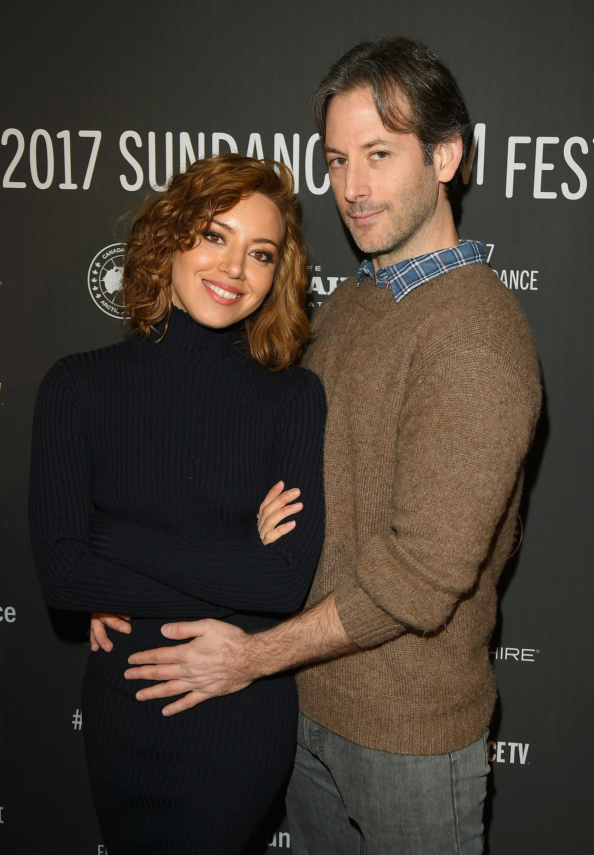 Aubrey Plaza und Jeff Baena posieren auf dem roten Teppich bei der Premiere von „The Little Hours“ während Tag 1 des Sundance Film Festivals 2017 am 19. Januar 2017 in Park City | Quelle: Getty Images