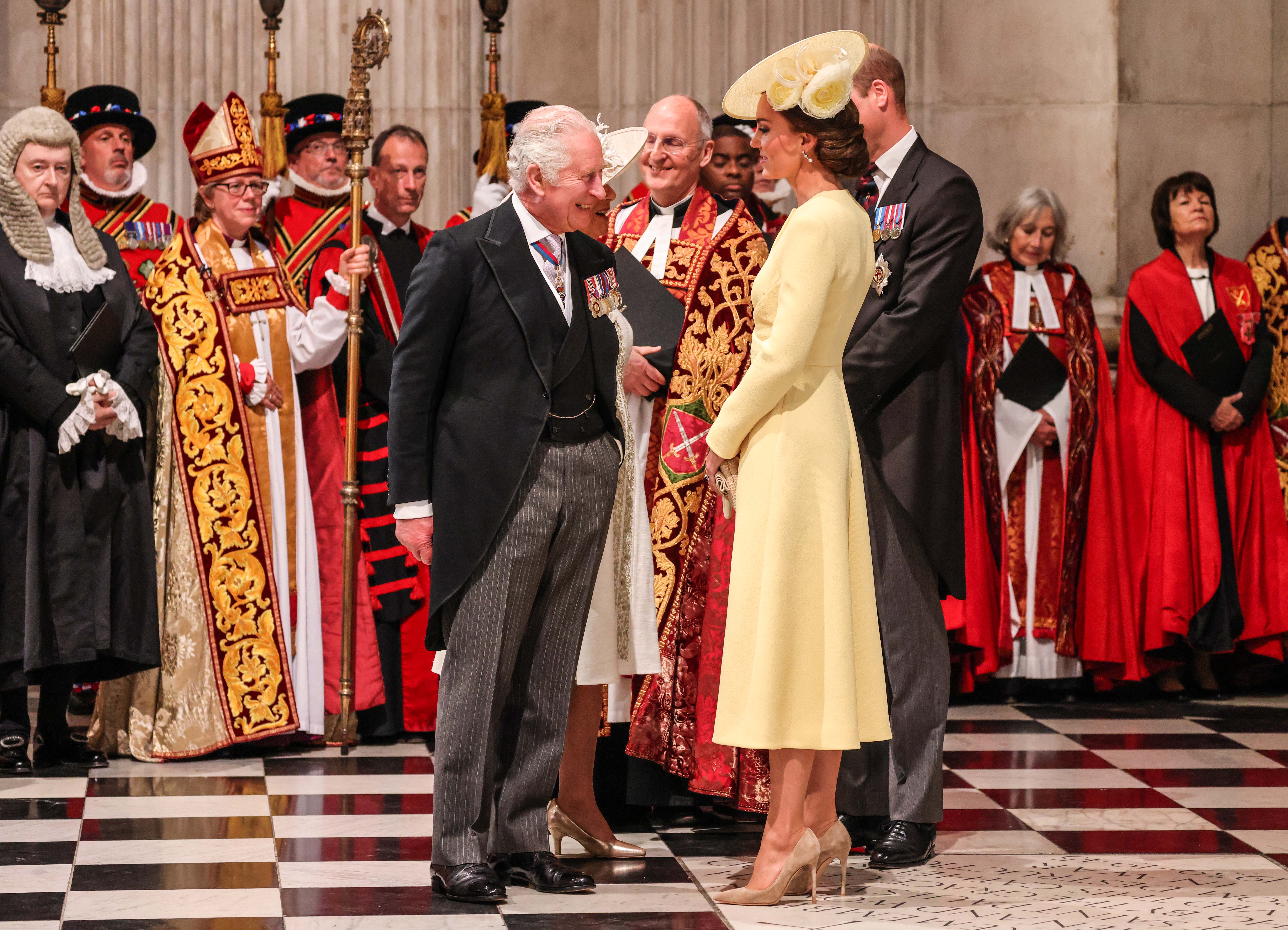 König Charles III. und Prinzessin Catherine in der St. Paul's Kathedrale beim Dankgottesdienst für die Königin am 3. Juni 2022 in London, England | Quelle: Getty Images