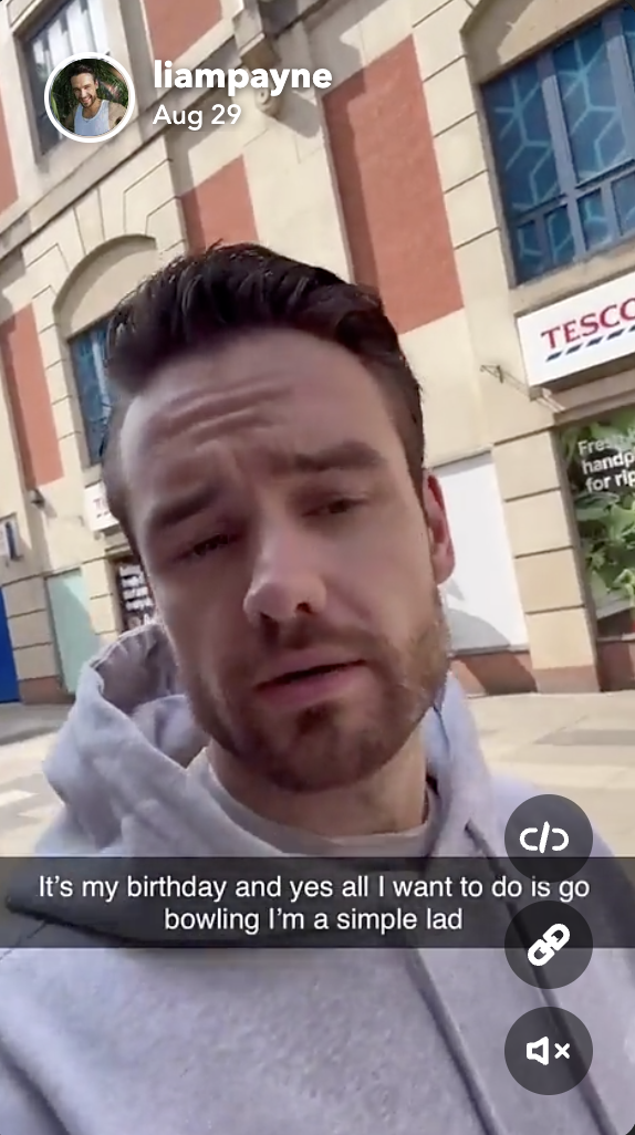 Liam Payne teilt ein Video von sich, in dem er an seinem 31. Geburtstag alleine spazieren geht, gepostet am 29. August 2024 | Snapchat.com/liampayne