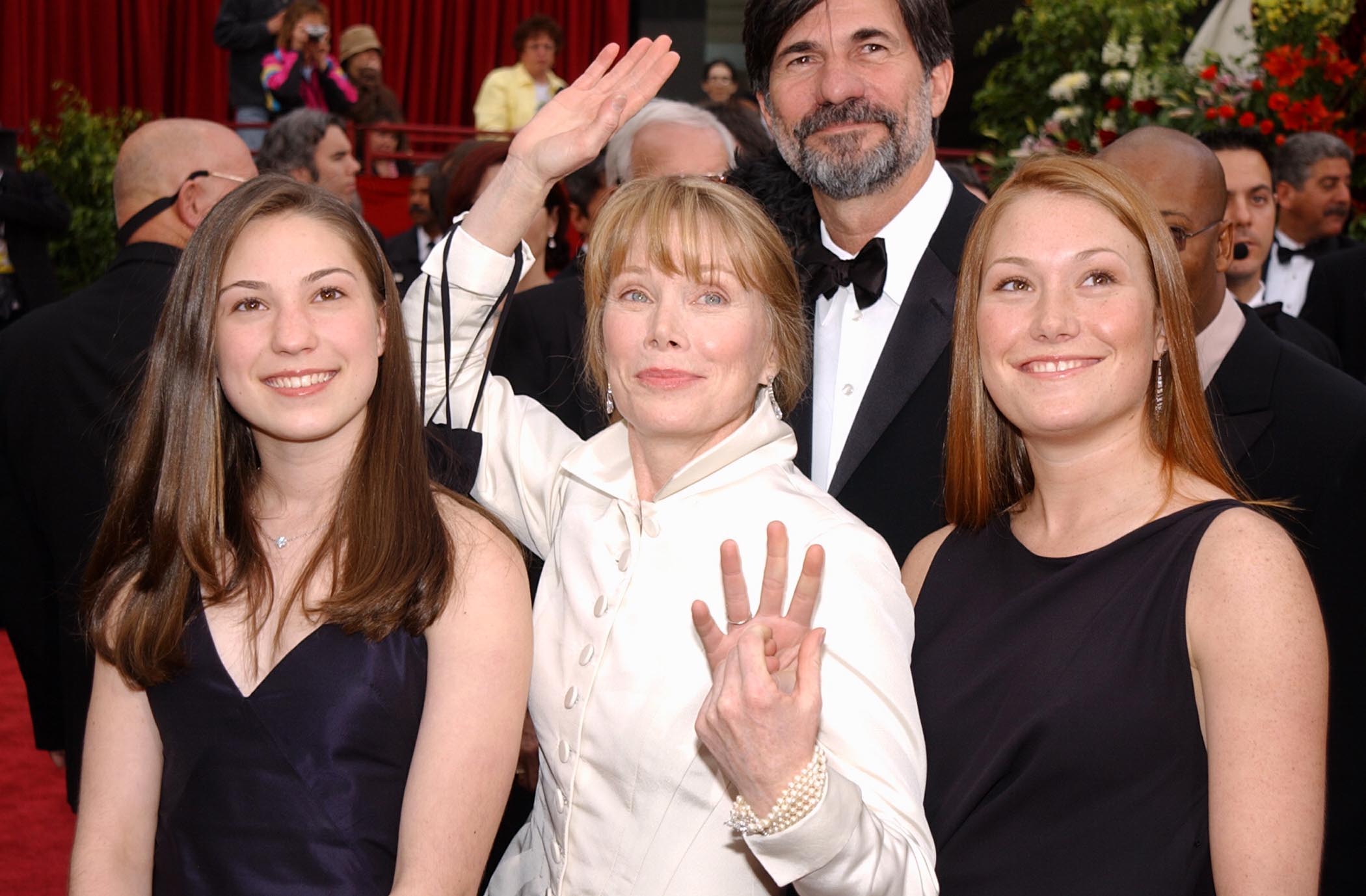 Madison Fisk, Sissy Spacek, Jack Fisk und Schuyler Fisk bei den 74th Annual Academy Awards am 24. März 2002. | Quelle: Getty Images