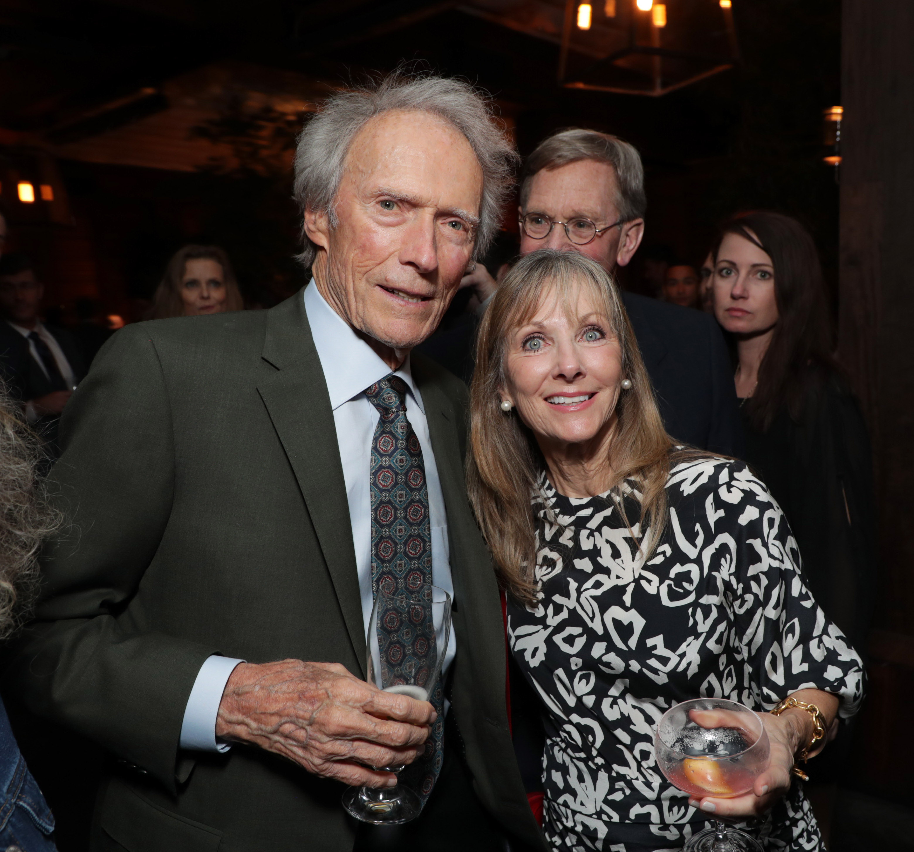 Clint Eastwood und Laurie Murray bei der Weltpremiere von "The Mule" am 10. Dezember 2018. | Quelle: Getty Images