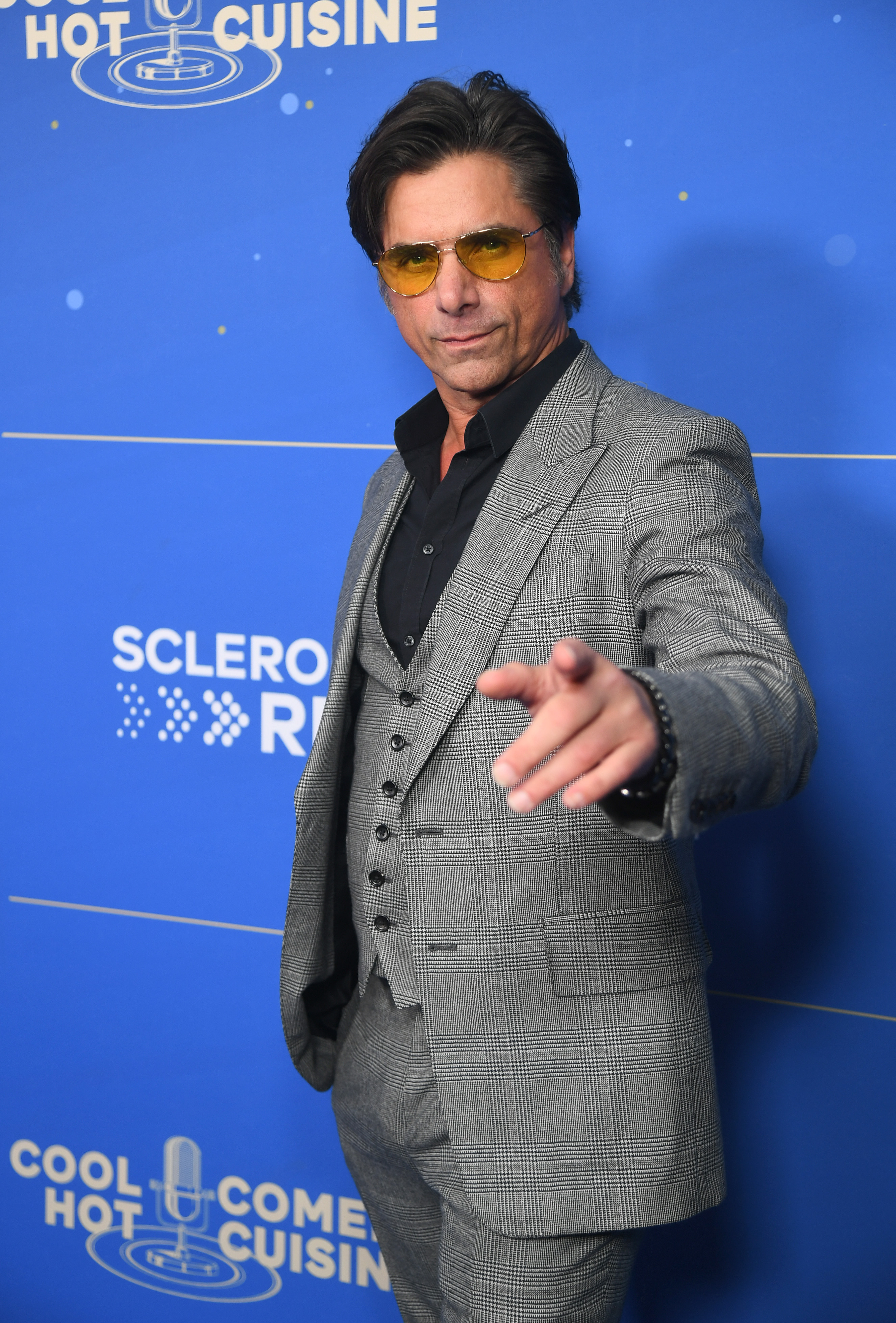 John Stamos ist in Hollywood nach wie vor ein bekanntes Gesicht und feiert gemeinsam mit seinen ehemaligen Schauspielkollegen weiterhin das Vermächtnis von „Full House“. Auch Jahrzehnte, nachdem er zum ersten Mal Onkel Jesse gespielt hat, ist er immer noch einer der bekanntesten Stars der Serie und denkt oft an die lebenslangen Freundschaften zurück, die ihm diese Serie beschert hat. | Quelle: Getty Images