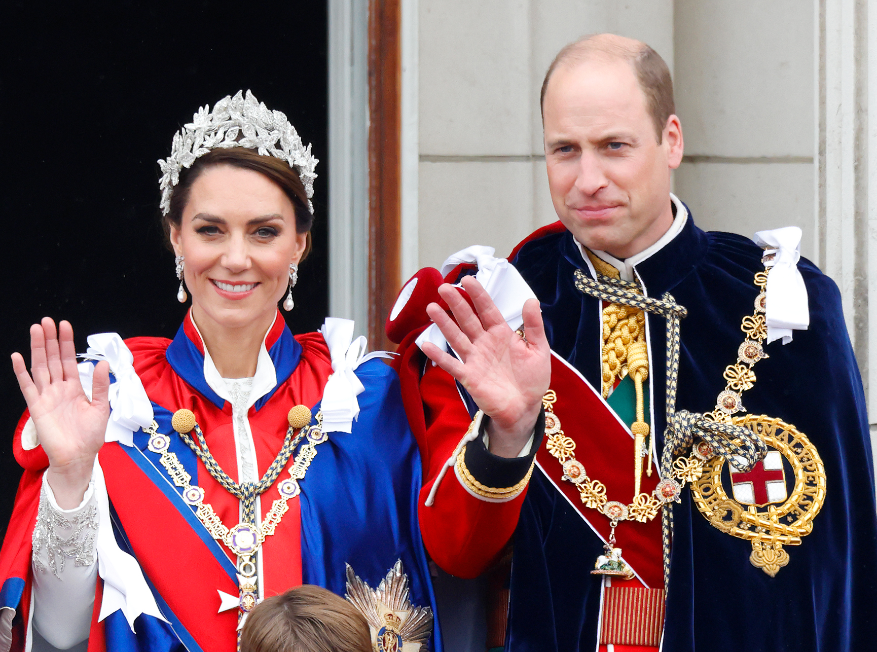 William und Catherine zeigten sich im Buckingham-Palast nach der Krönung von König Charles III. im Mai 2023, Monate nachdem sie zum Prinzen und zur Prinzessin von Wales ernannt worden waren. Ihre neuen Titel bedeuteten auch eine Abkehr vom Namen „Cambridge“, den die Familie jahrelang getragen hatte. | Quelle: Getty Images