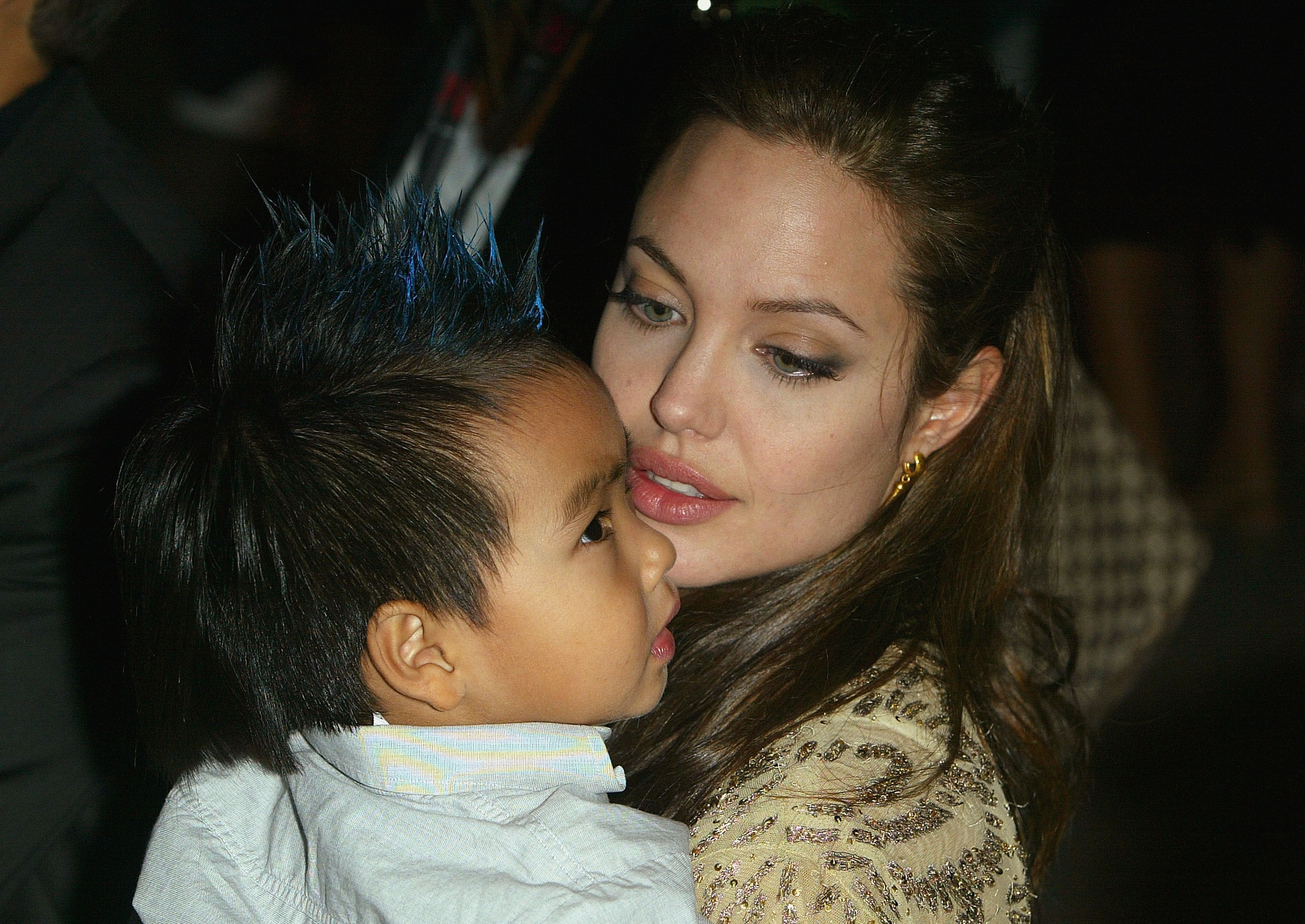 Angelina Jolie und ihr Sohn Maddox nehmen an der Weltpremiere von