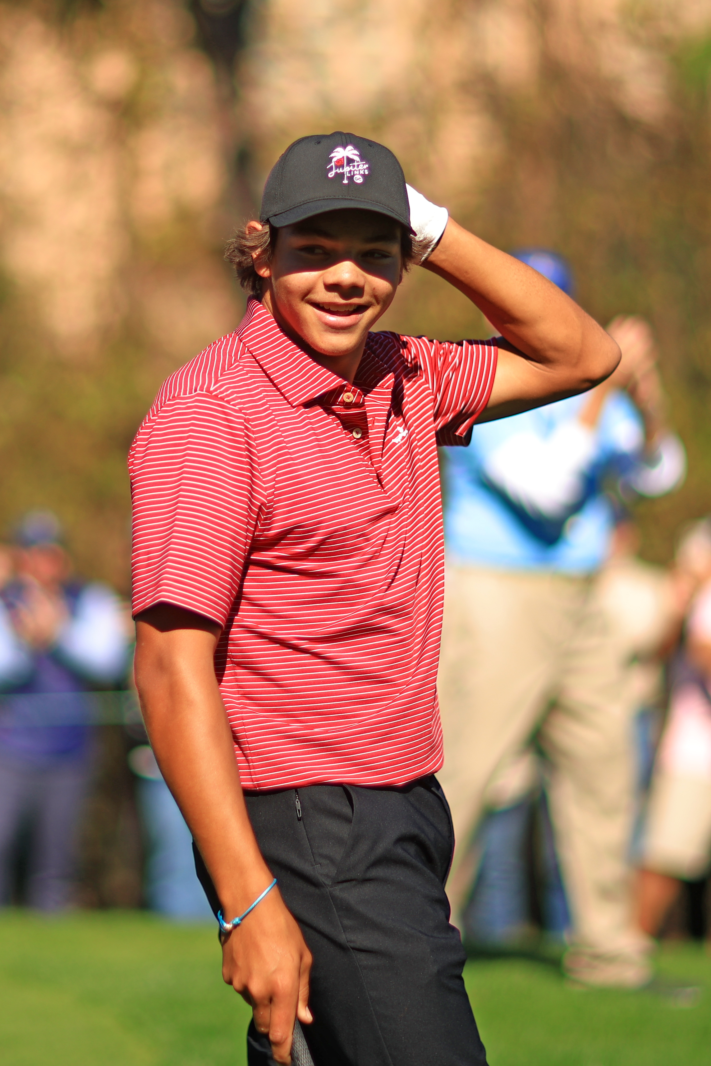 Charlie Woods reagiert, nachdem er bei der PNC Championship 2024 am 22. Dezember 2024 ein Loch am vierten Loch geschlagen hat | Quelle: Getty Images