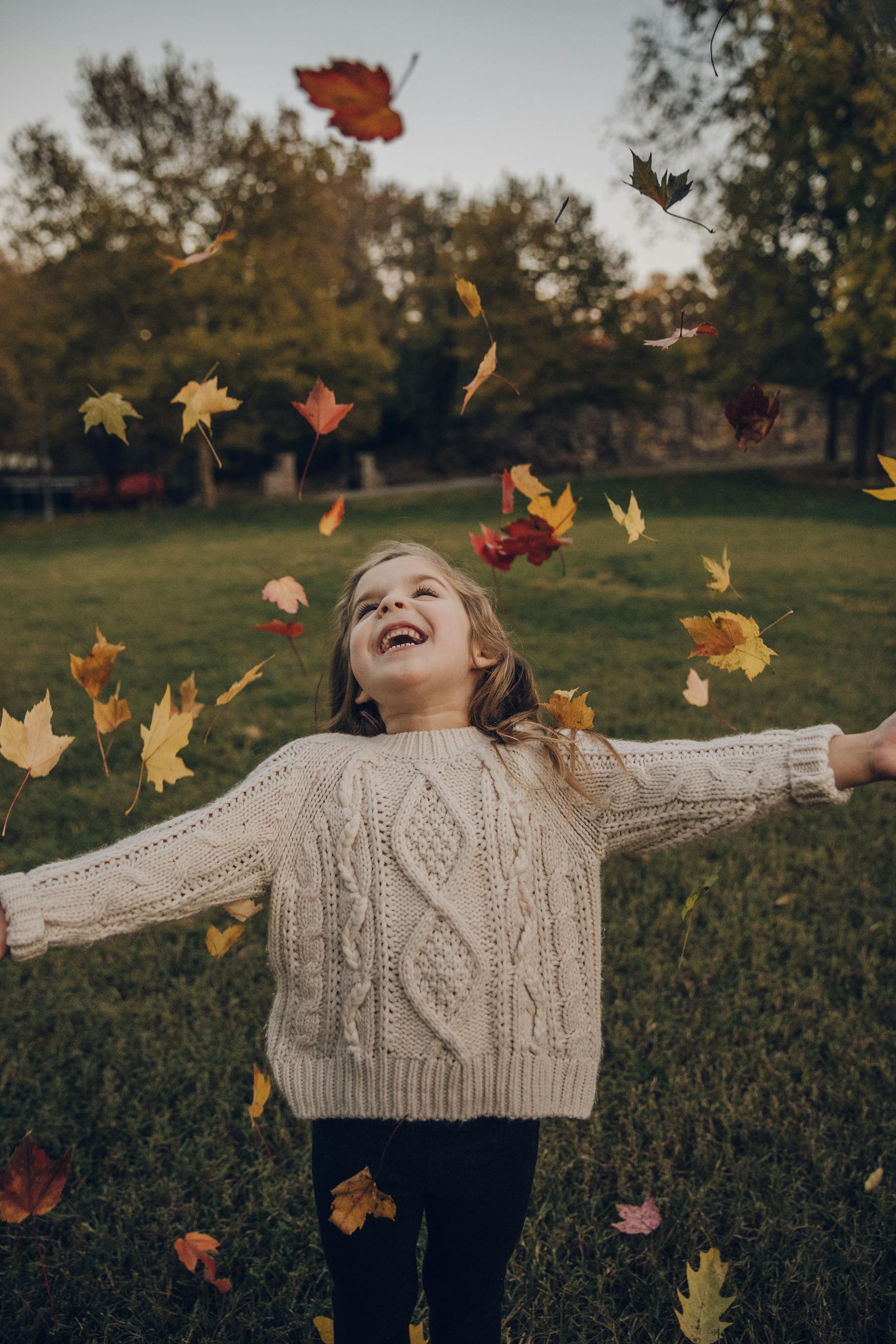 Ein glückliches kleines Mädchen | Quelle: Pexels