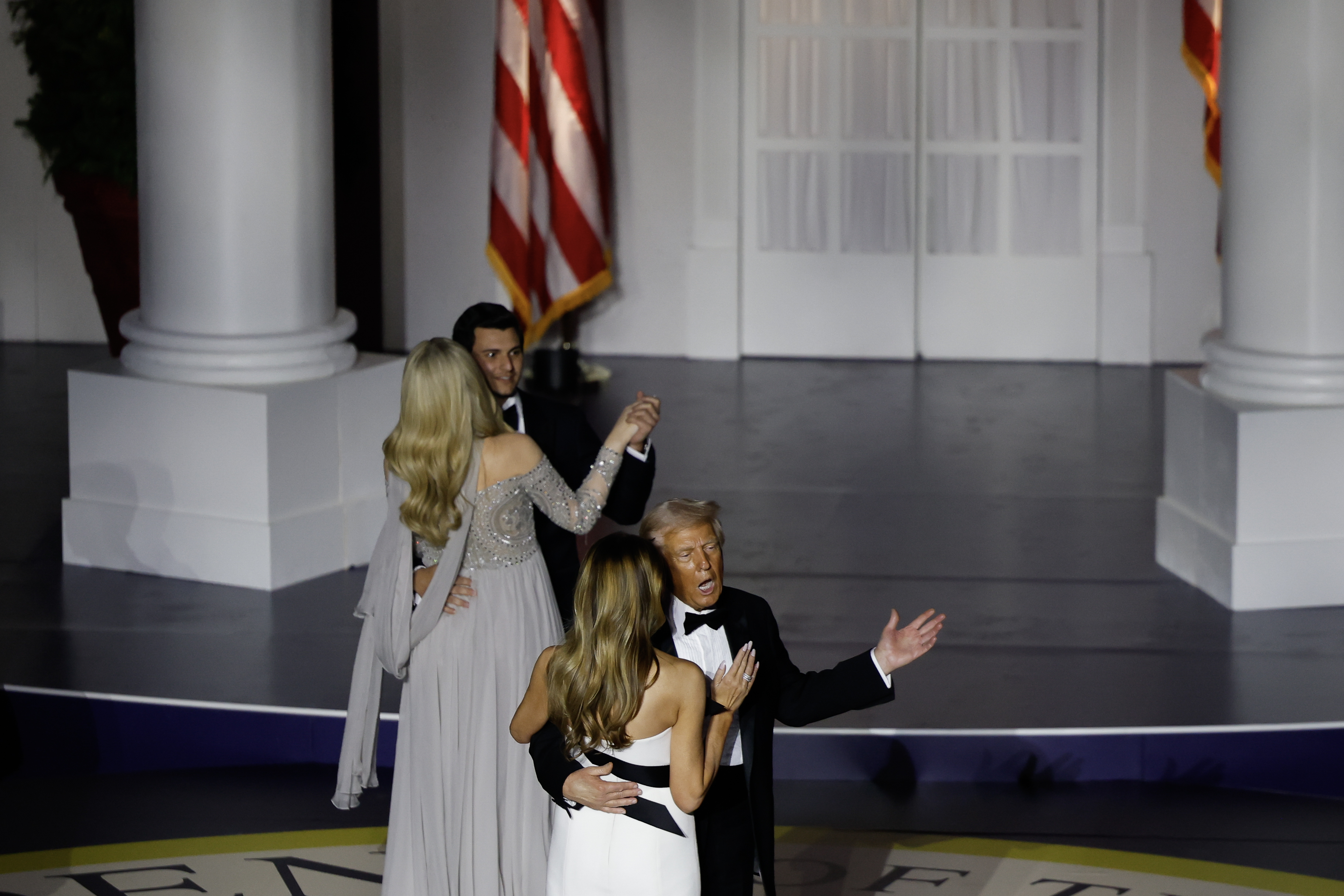 Tiffany Trump, Michael Boulos, Präsident Donald Trump und Ehefrau Melania tanzen auf dem Starlight Ball am 20. Januar 2025 | Quelle: Getty Images