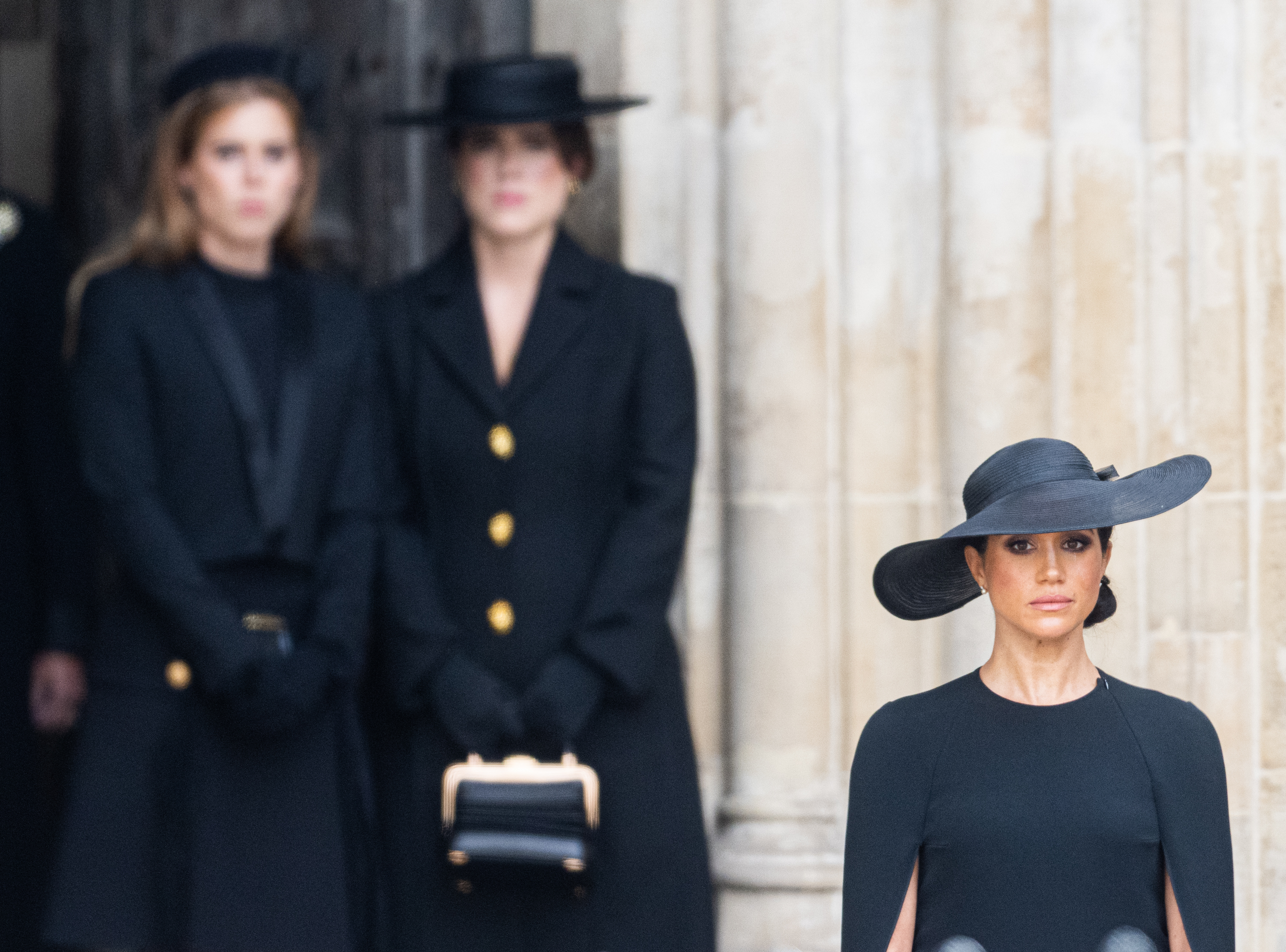 Meghan, Herzogin von Sussex, während des Staatsbegräbnisses von Königin Elisabeth II. in der Westminster Abbey am 19. September 2022 in London, England | Quelle: Getty Images